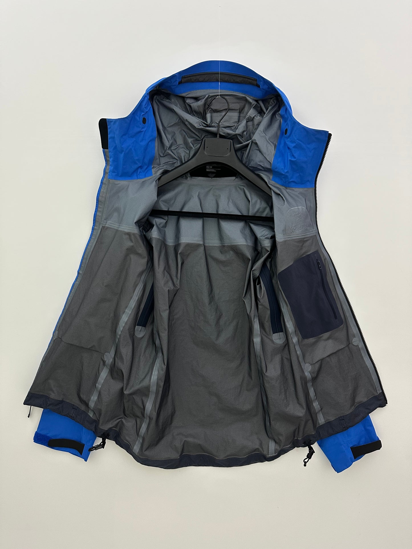 Arc’teryx Alpha Jacket Black Sapphire / Light Vitality Men’s XS Gore-Tex RECCO