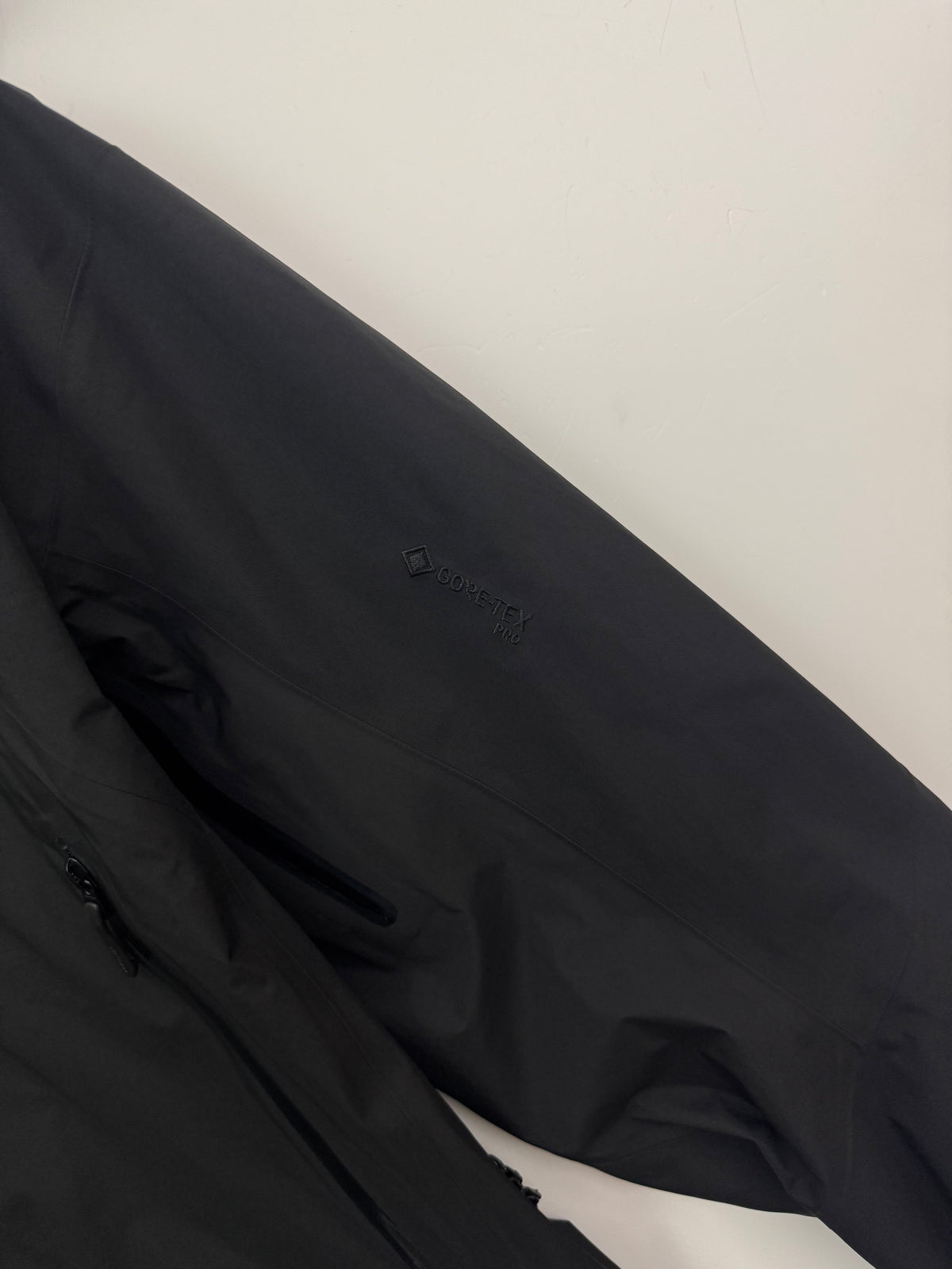 Arc’teryx Beta AR Jacket Black Men’s S Small Gore-Tex Pro RECCO