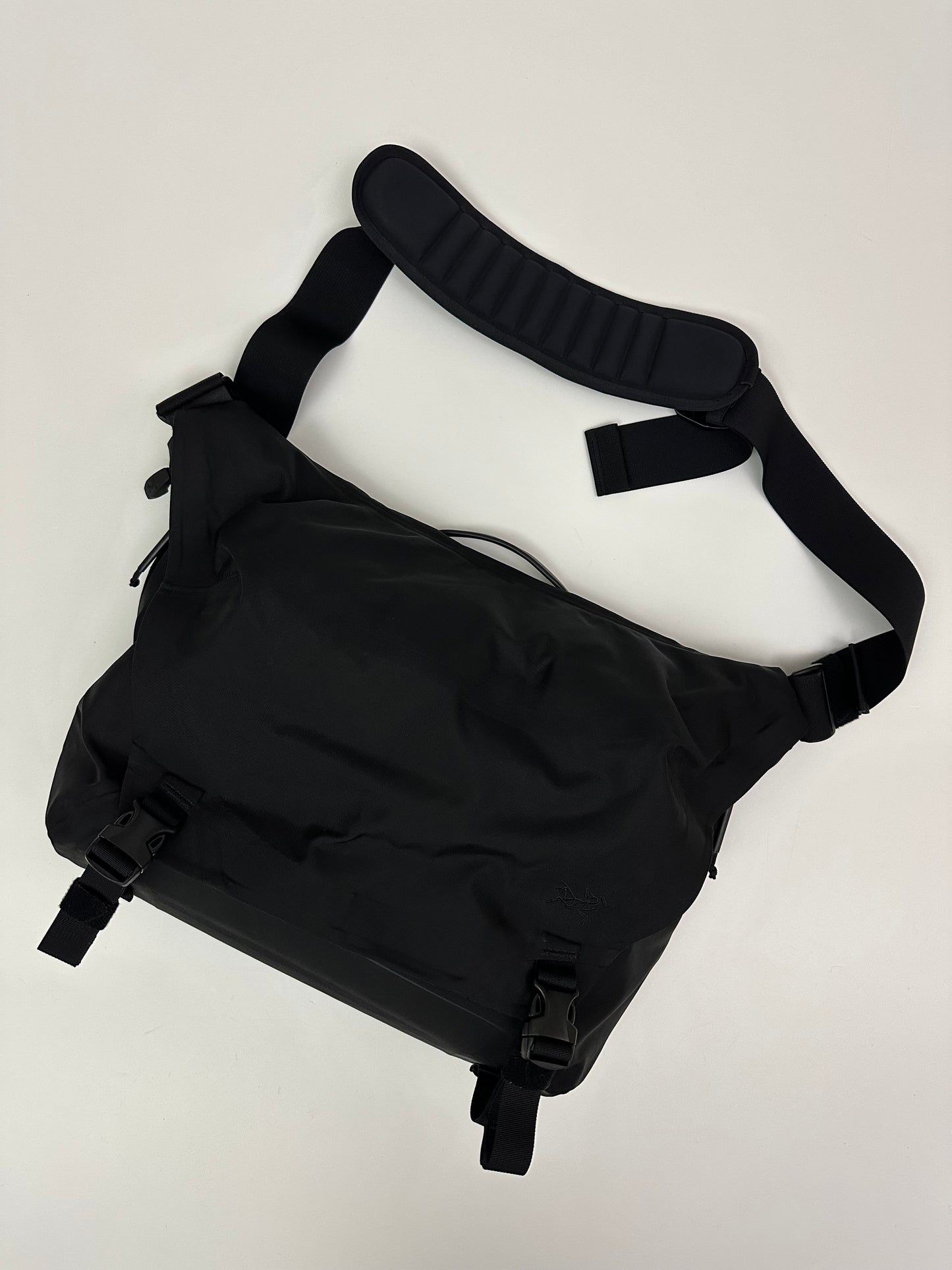 Arc’teryx LEAF Courier Bag 15 Black