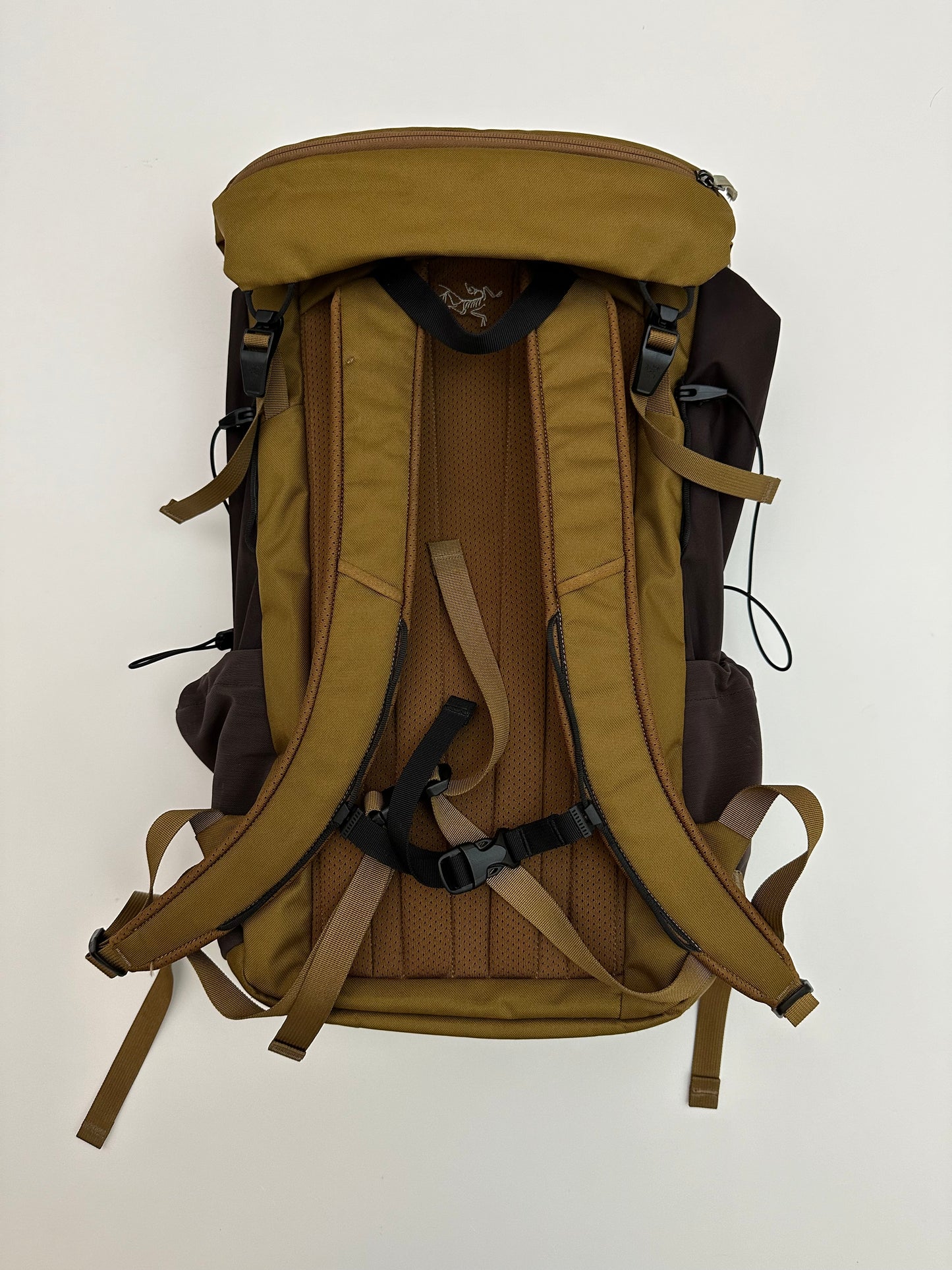 Arc’teryx Mantis 30 Backpack Relic / Bitters Brown