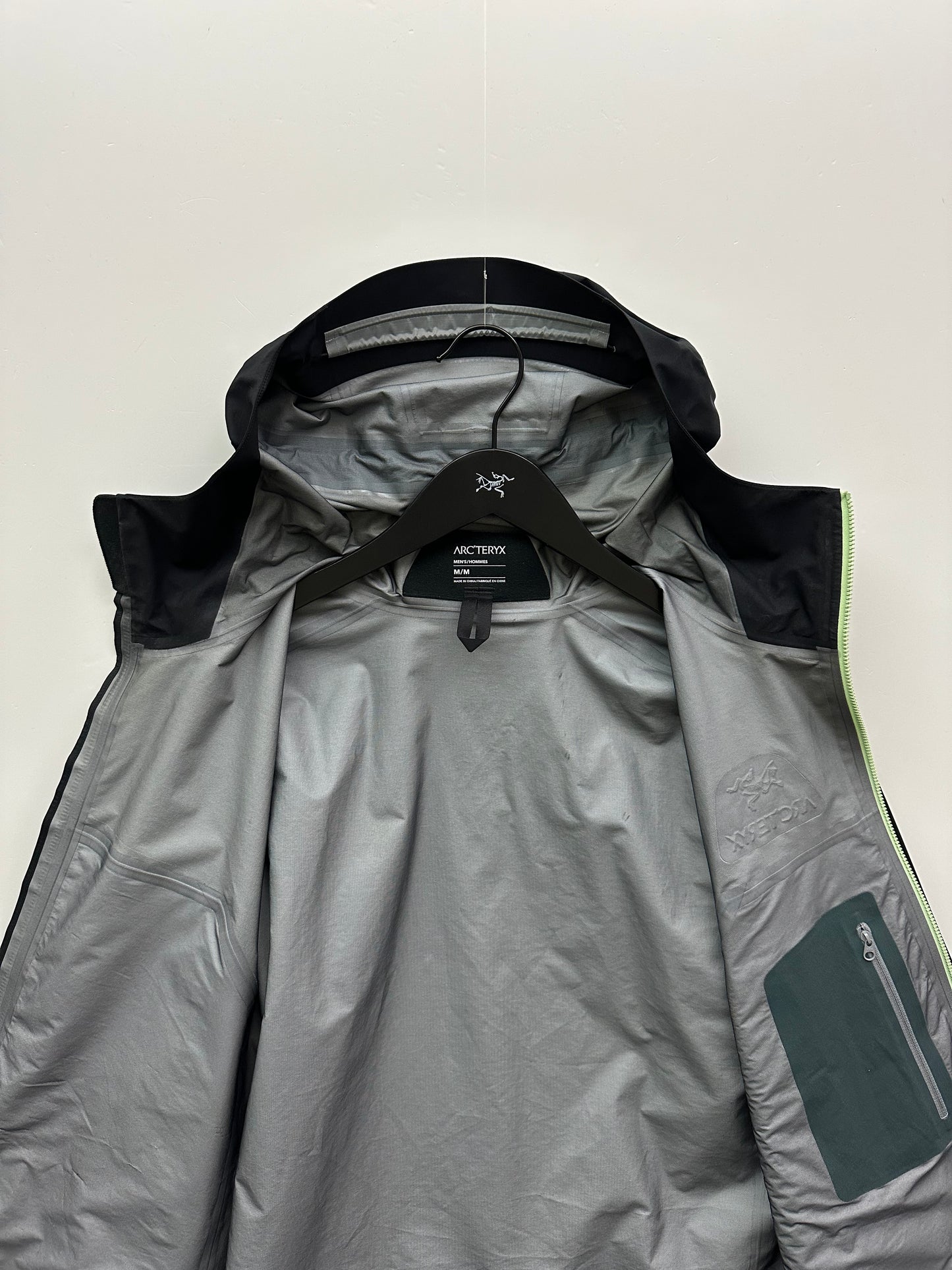 Arc’teryx Beta Jacket Black-Multi Men’s M Medium Gore-Tex