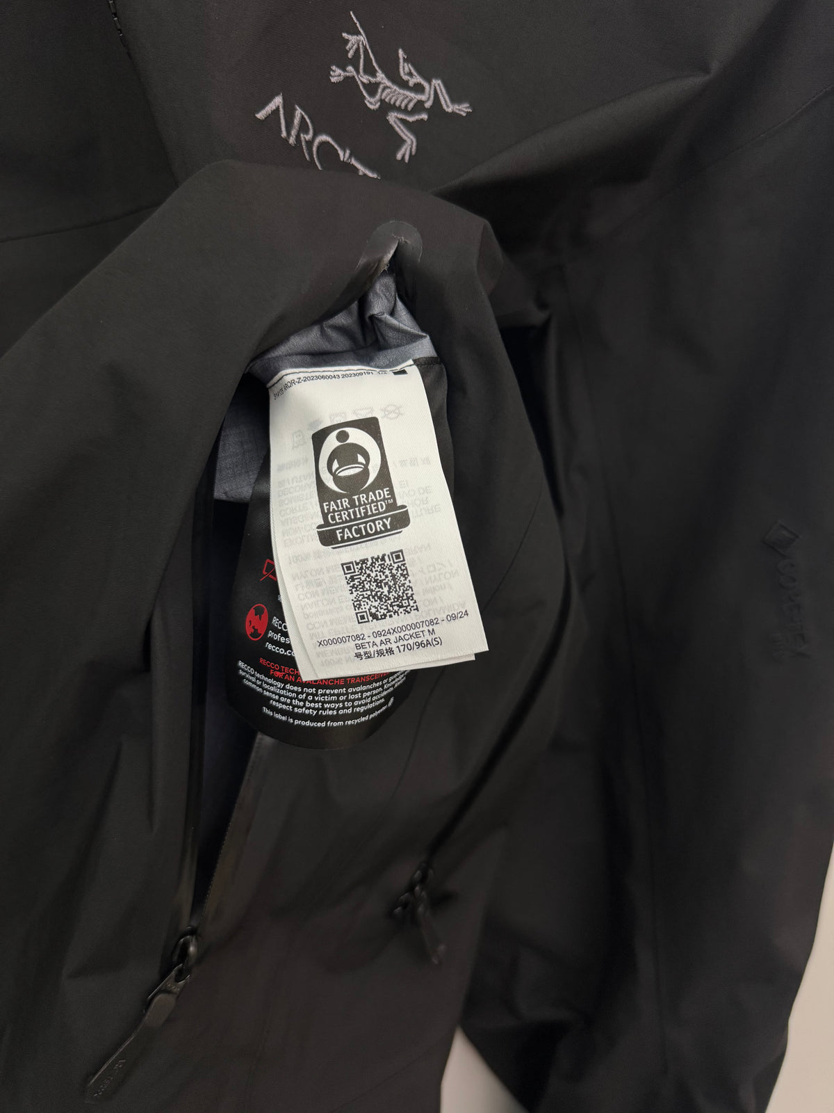 Arc’teryx Beta AR Jacket Black Men’s S Small Gore-Tex Pro RECCO
