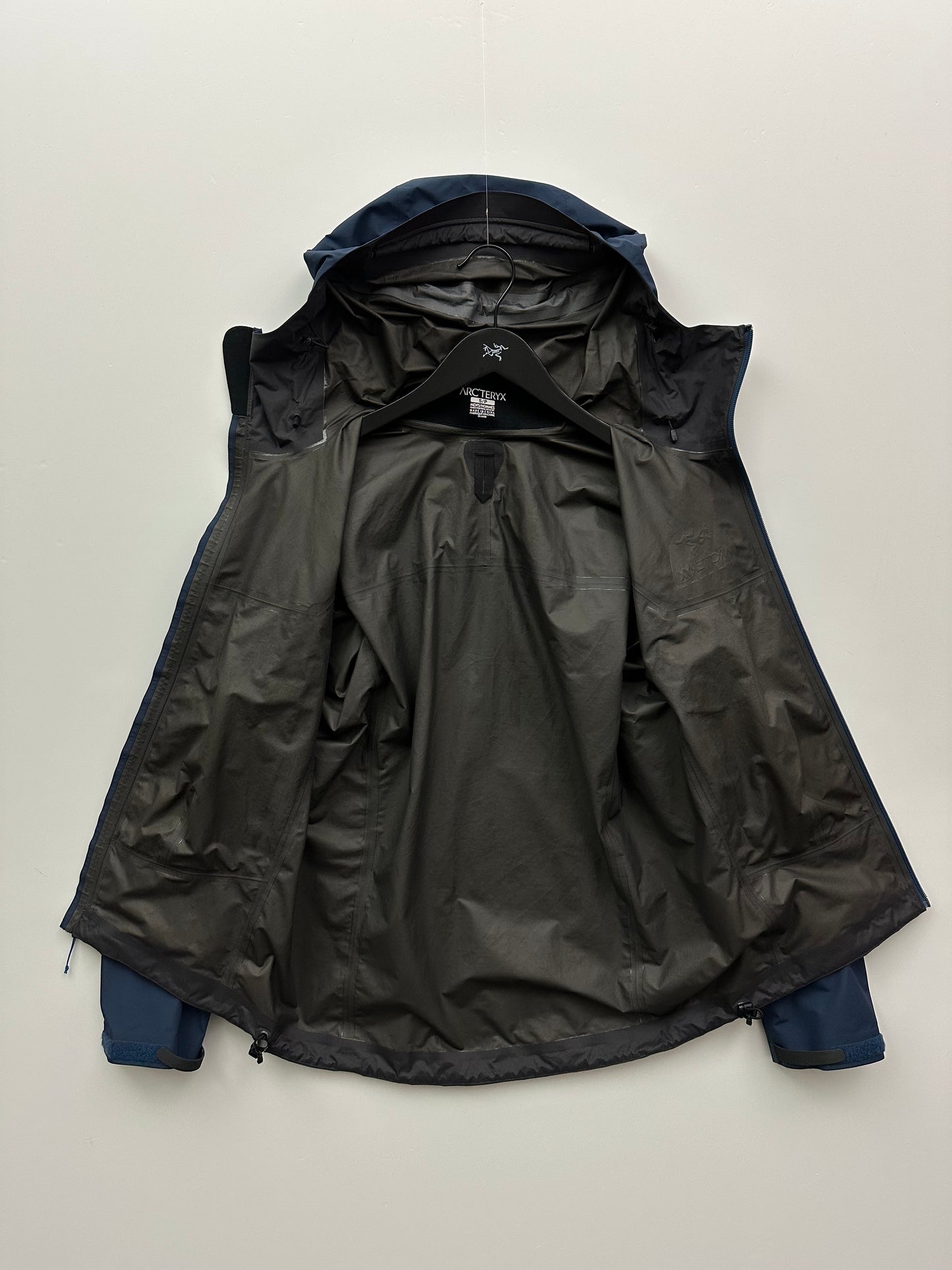 Arc’teryx Beta SL Jacket Nocturne Blue Men’s S Small Gore-Tex