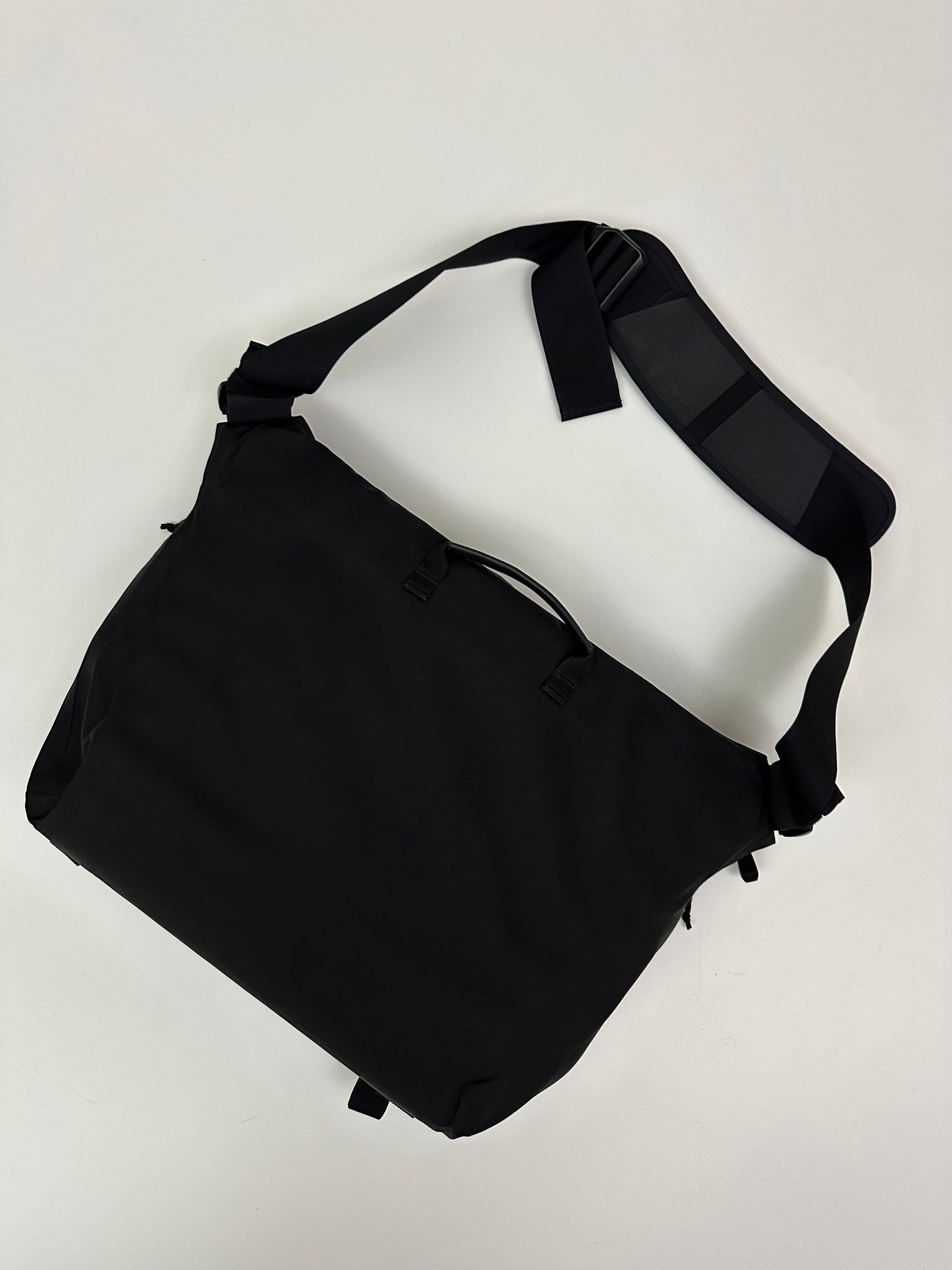 Arc’teryx LEAF Courier Bag 15 Black