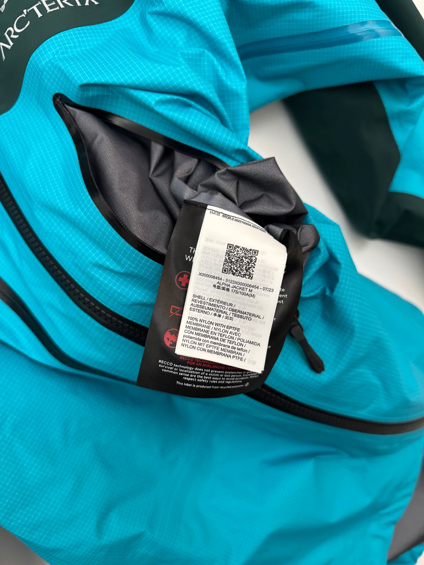 Arc’teryx Alpha Jacket Blue Tetra / Pytheas Men’s Medium Gore-Tex Pro RECCO
