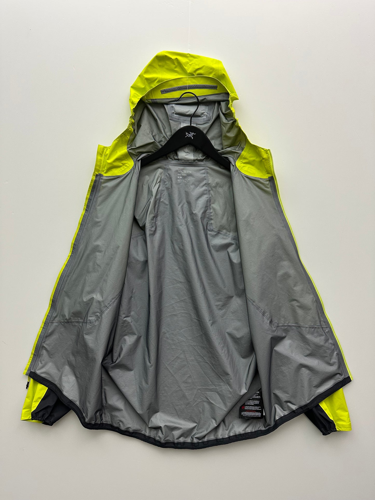 Arc’teryx Norvan Shell Jacket Sprint / Graphite Men’s M Medium Gore-Tex RECCO