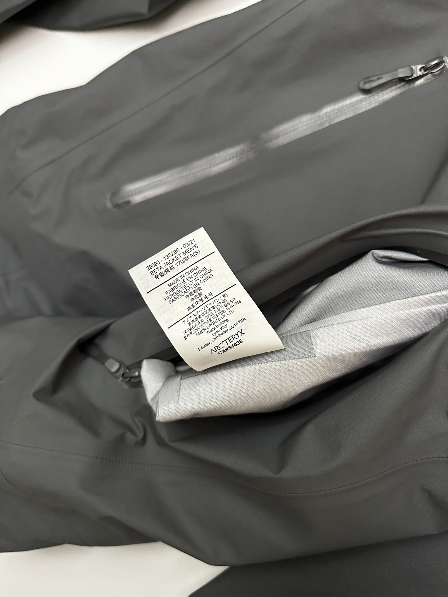 Arc’teryx Beta Jacket Cloud Grey Men’s S Small Gore-Tex