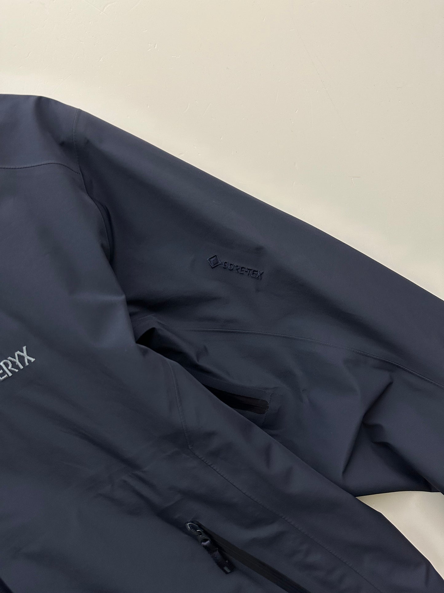 Arc’teryx Beta LT Jacket Black Sapphire Men's M Medium Gore-Tex