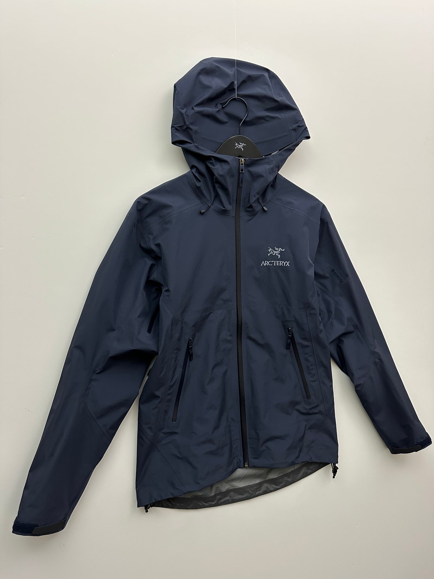 Arc’teryx Beta LT Jacket Black Sapphire Men's M Medium Gore-Tex