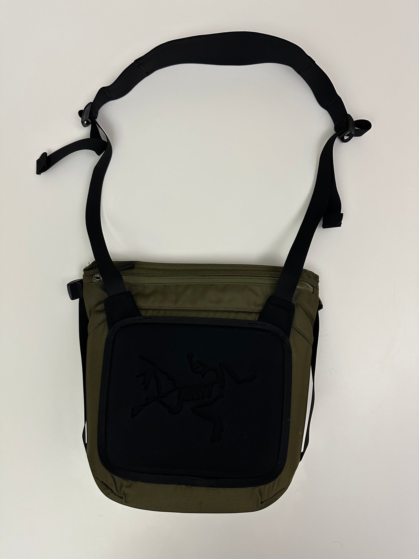 Arc’teryx Arro 8 Shoulder Bag Wildwood Green
