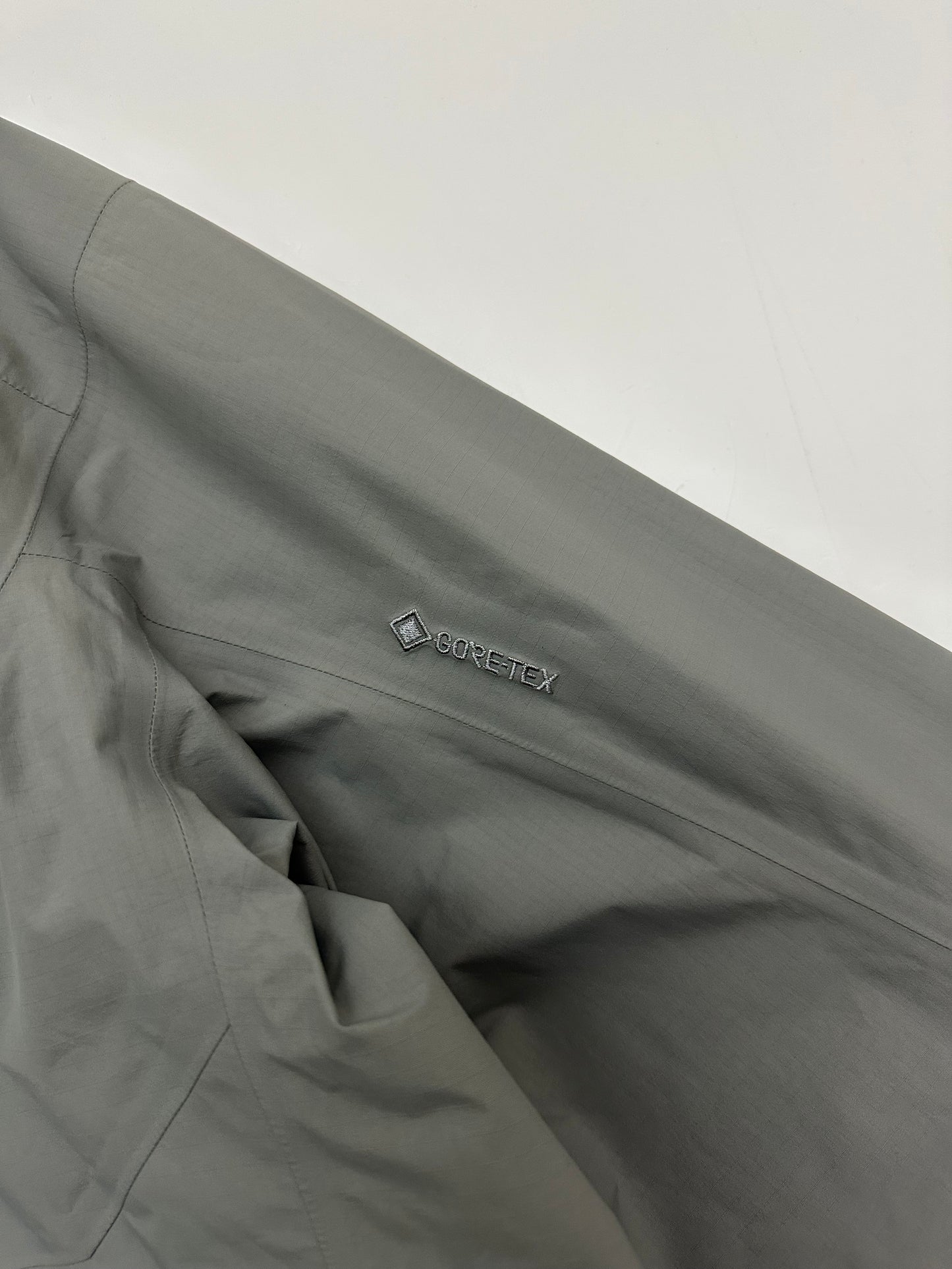 Arc’teryx Zeta SL Jacket Cryptochrome Grey Men’s XL Extra Large Gore-Tex