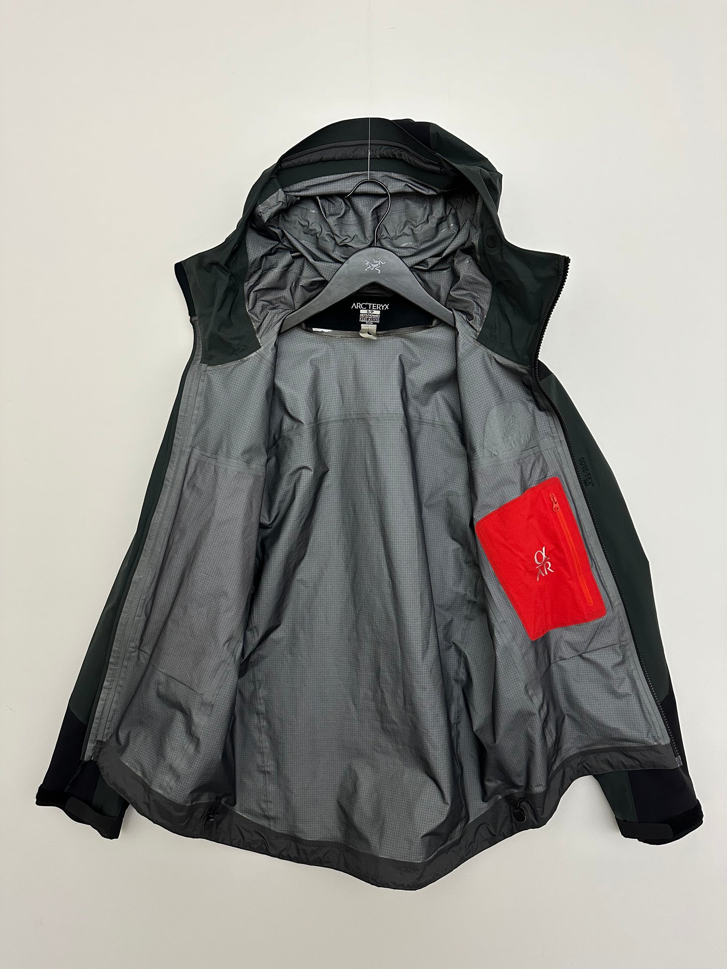 Arc’teryx Alpha AR Jacket Graphite Grey Men’s S Small Gore-Tex Pro