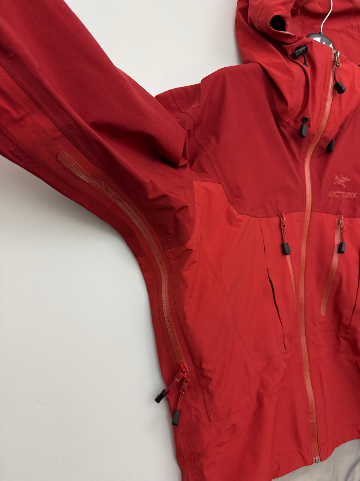 Arc'teryx Alpha SV Jacket Sangria Red Men's L Large Made In Canada Gore-Tex XCR