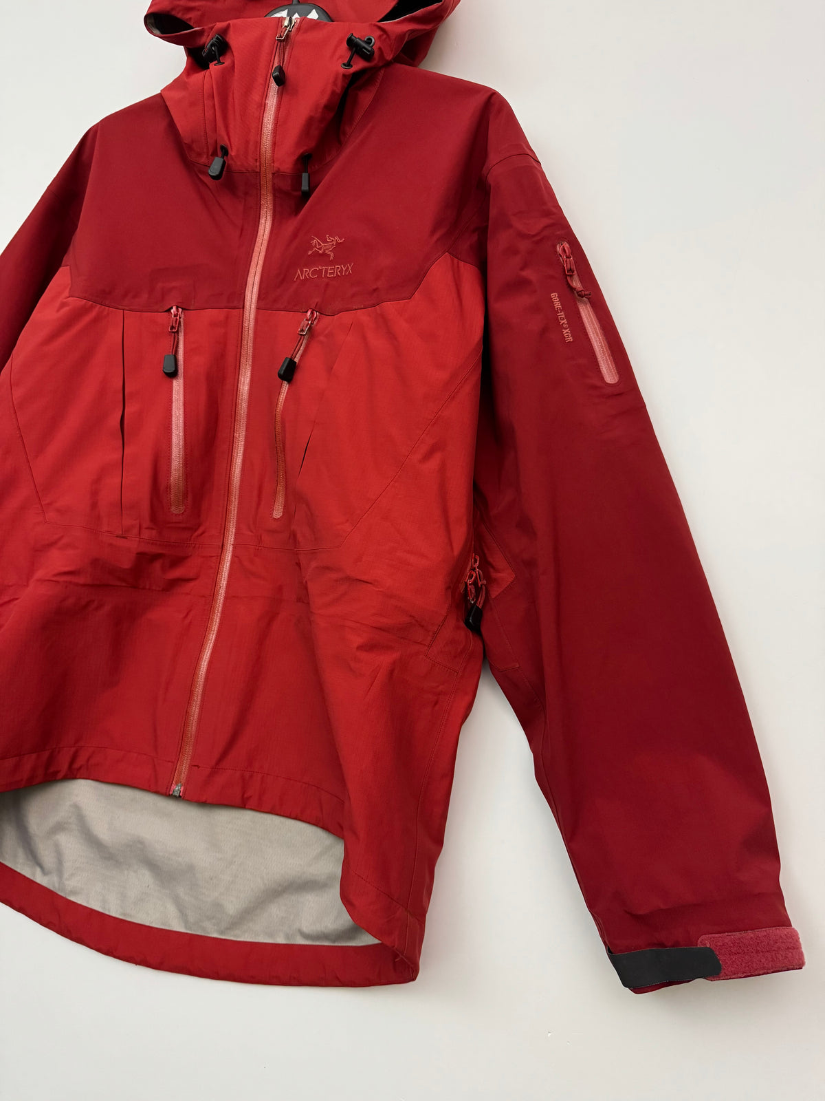 Arc'teryx Alpha SV Jacket Sangria Red Men's L Large Made In Canada Gore-Tex XCR