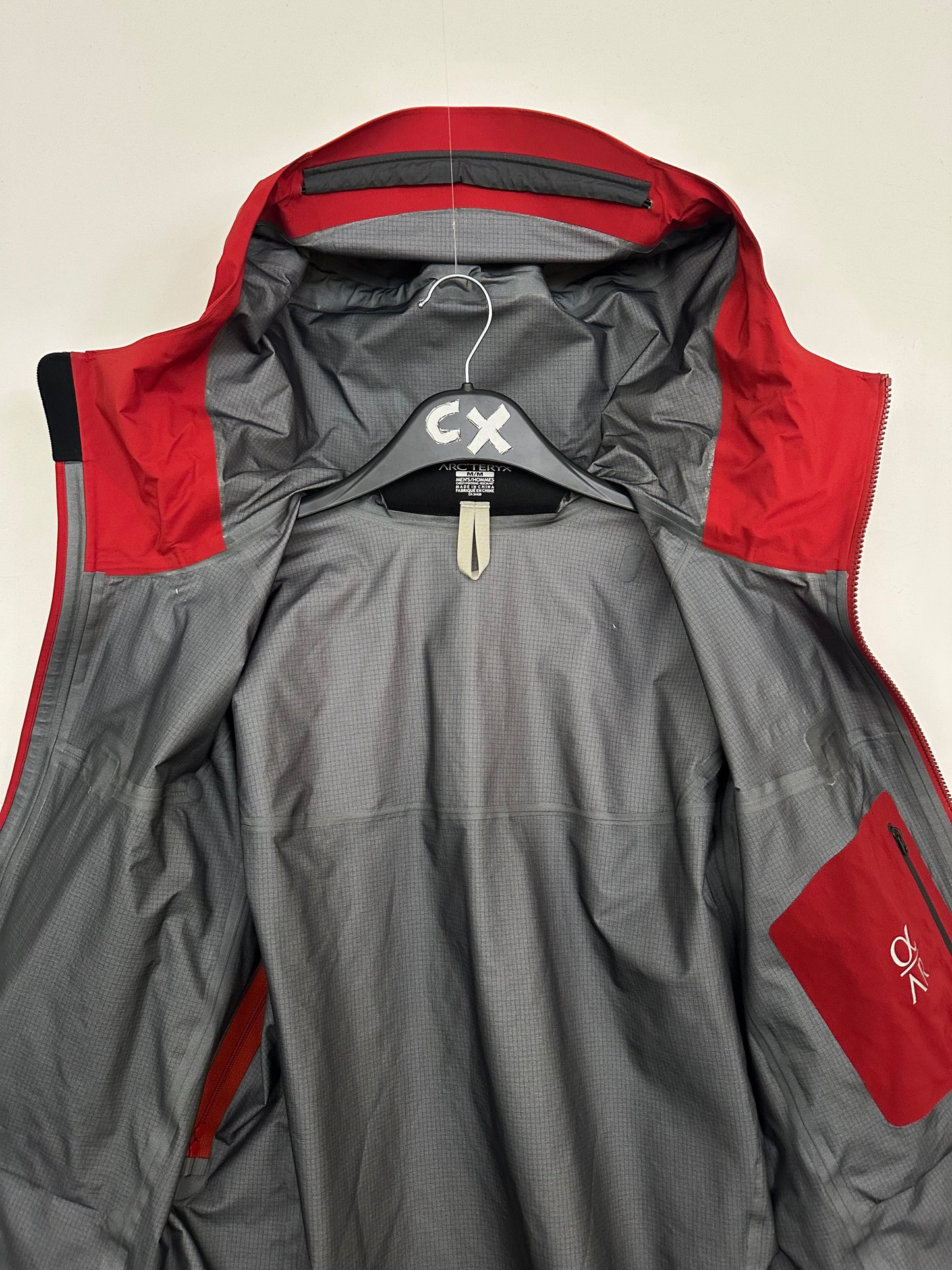 Arc'teryx Alpha AR Jacket Men's Size M Medium Cayenne / Magma Red GORE-TEX Pro