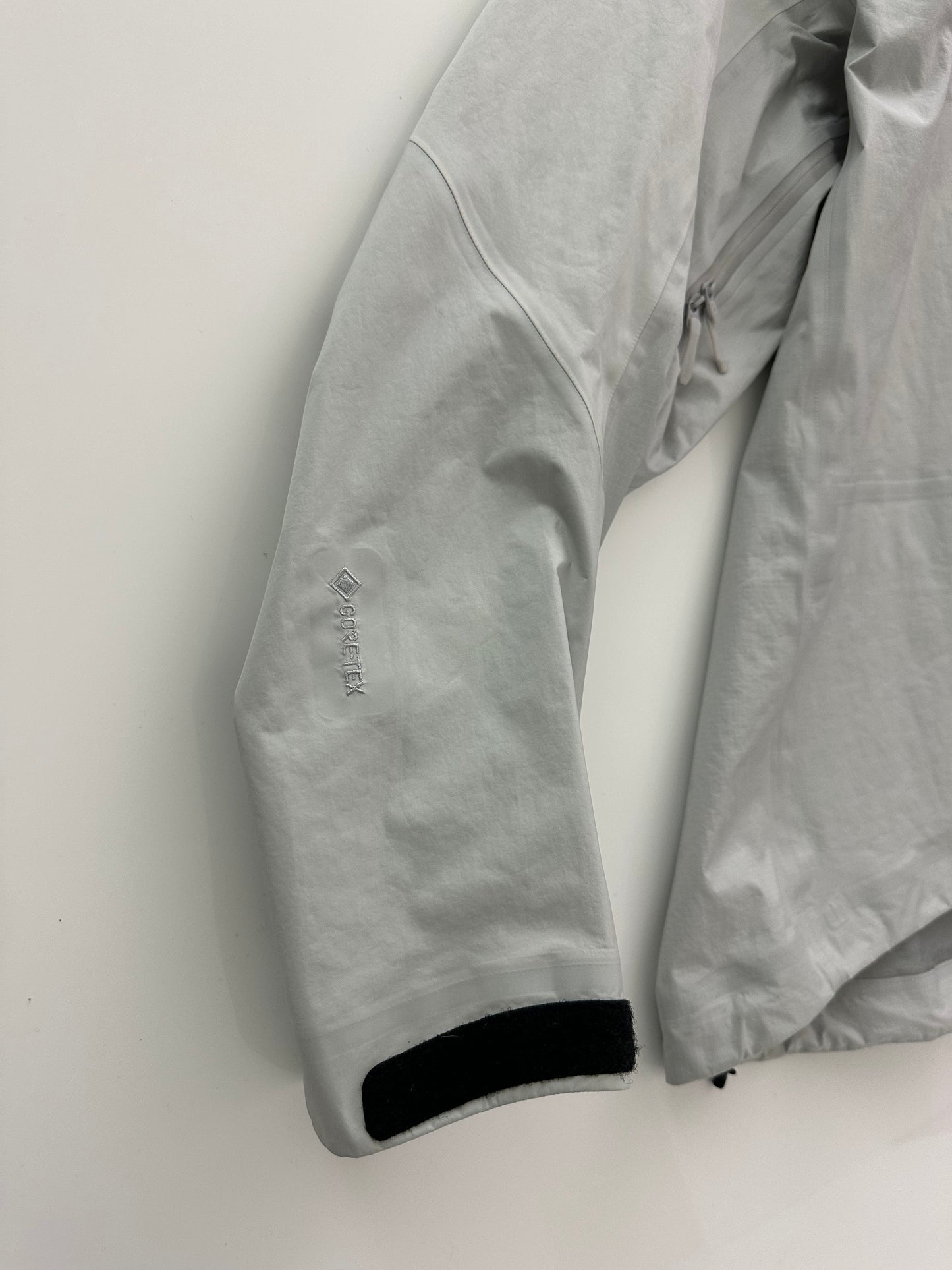 Arc’teryx Alpha Jacket Solitude Grey Women’s XXL Gore-Tex Pro RECCO