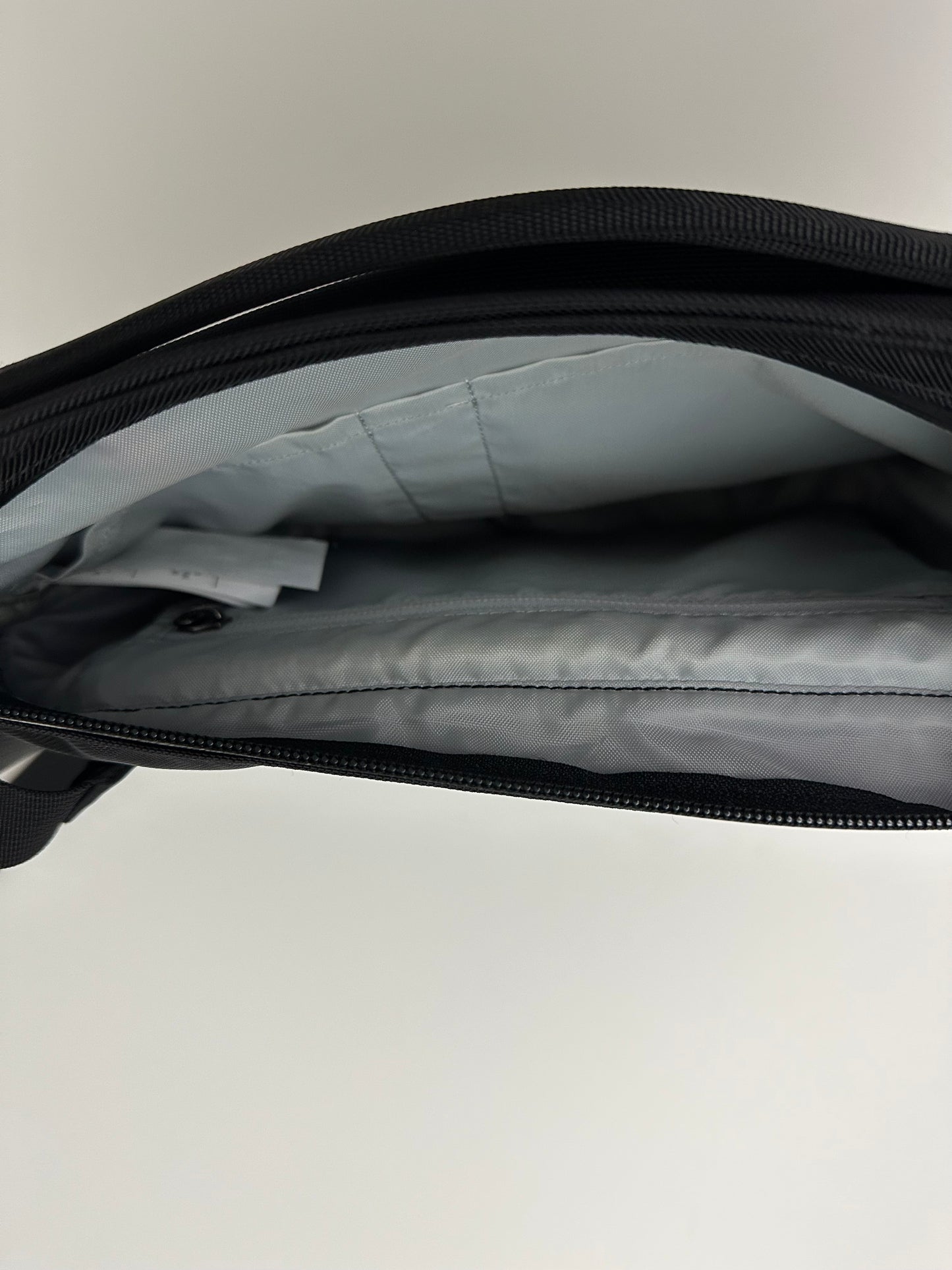 Arc’teryx Arro 8 Shoulder Bag 24K Black