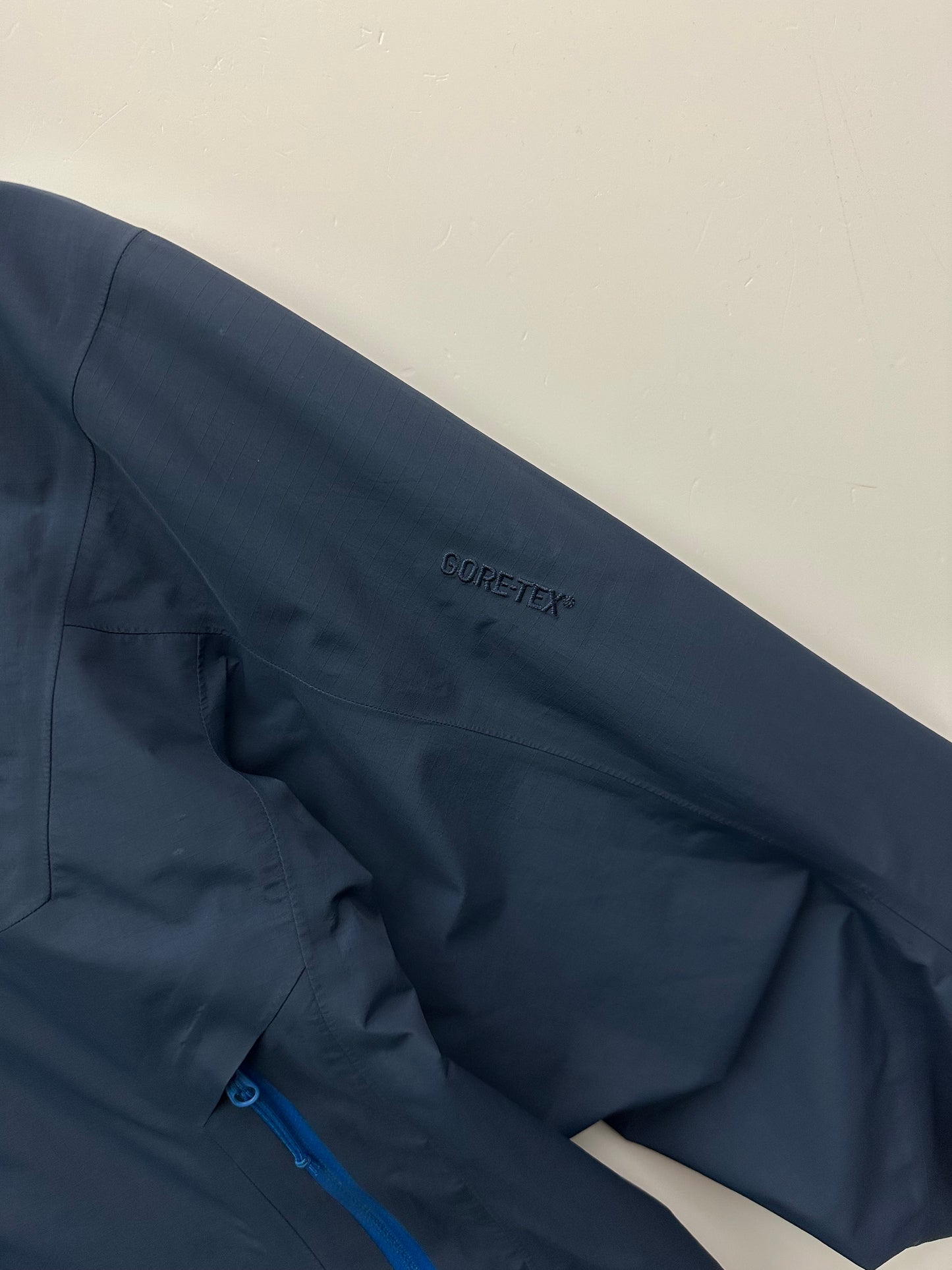 Arc’teryx Beta SL Jacket Nocturne Blue Men’s S Small Gore-Tex