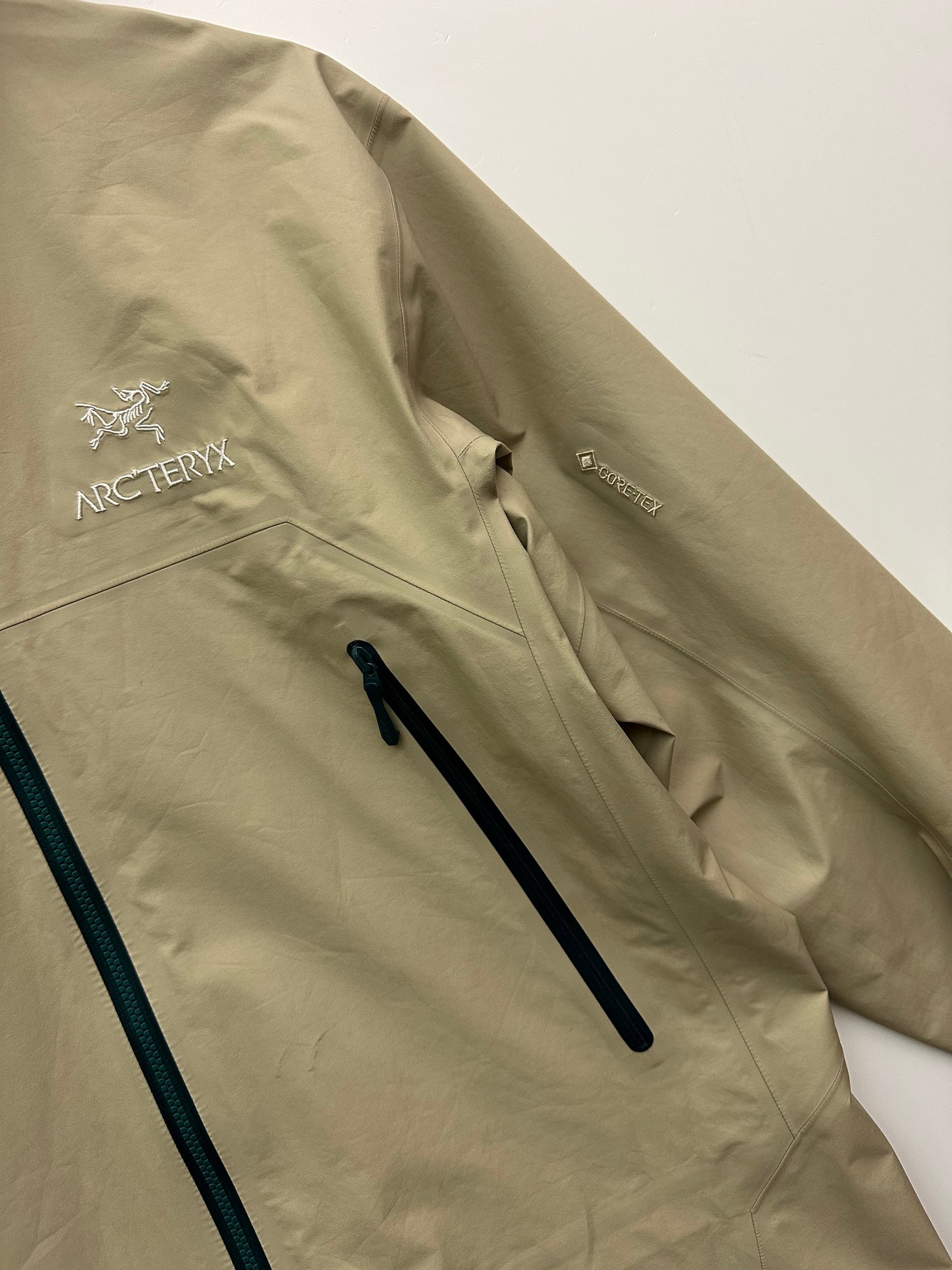 Arc’teryx Beta Jacket Wicker Men’s M Medium Gore-Tex