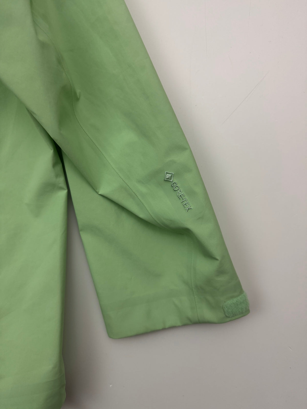 Arc'teryx Beta Jacket Phosphorescent Green Women's XL Extra Large Gore-Tex RECCO