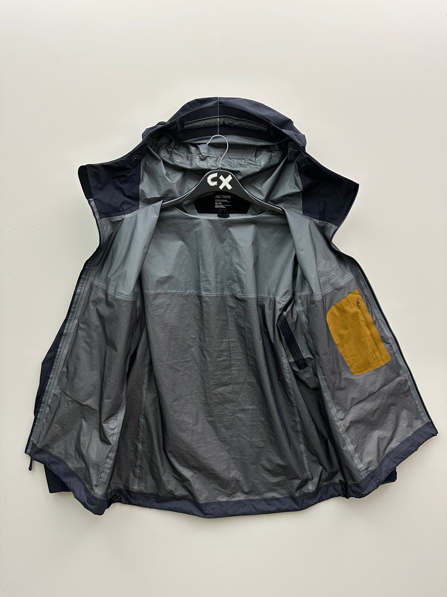 Arc’teryx Alpha Jacket Black Sapphire Women’s XL Gore-Tex Pro RECCO