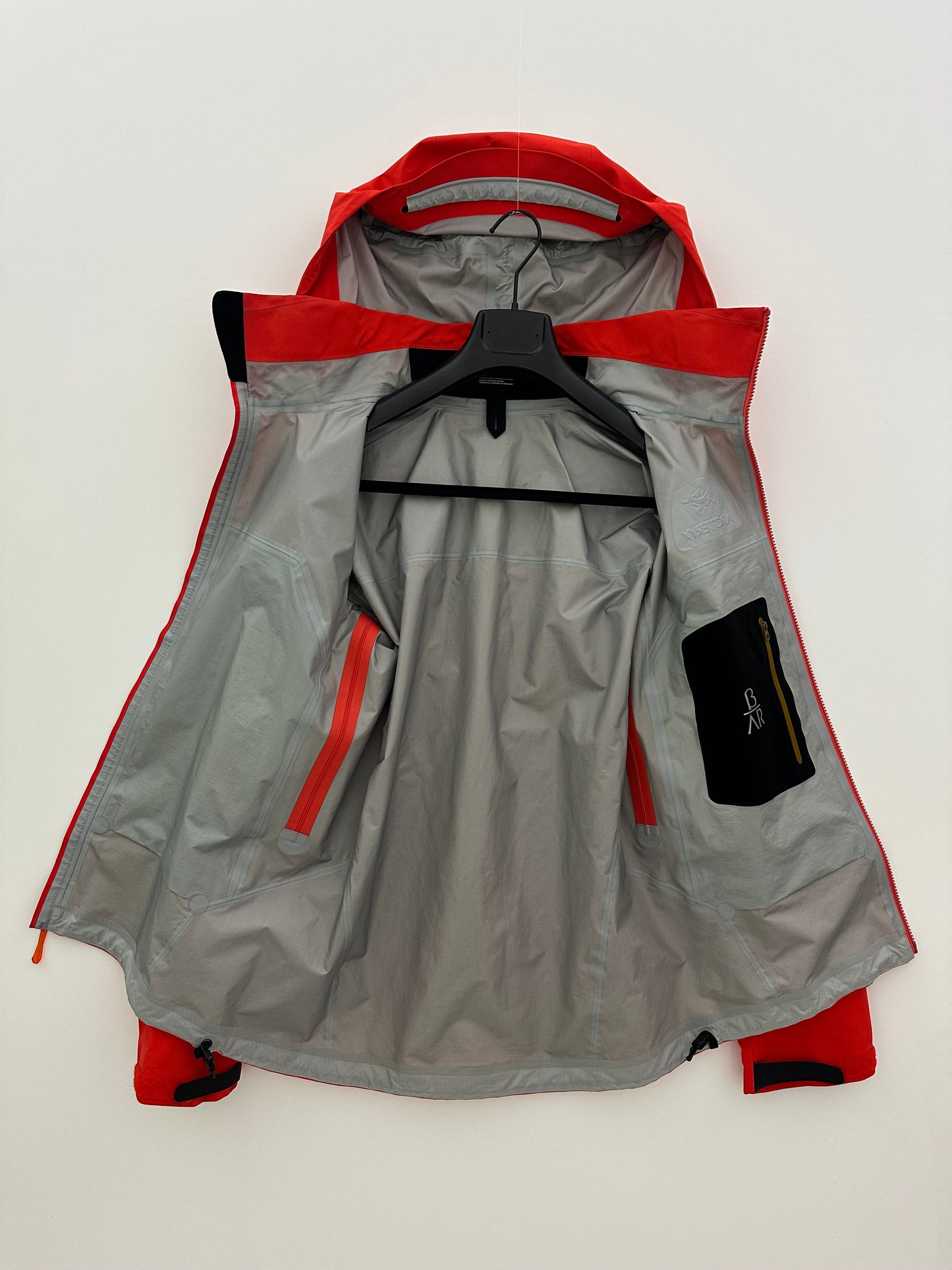 Arc’teryx Beta AR Jacket Red Men’s S Small Gore-Tex Pro RECCO