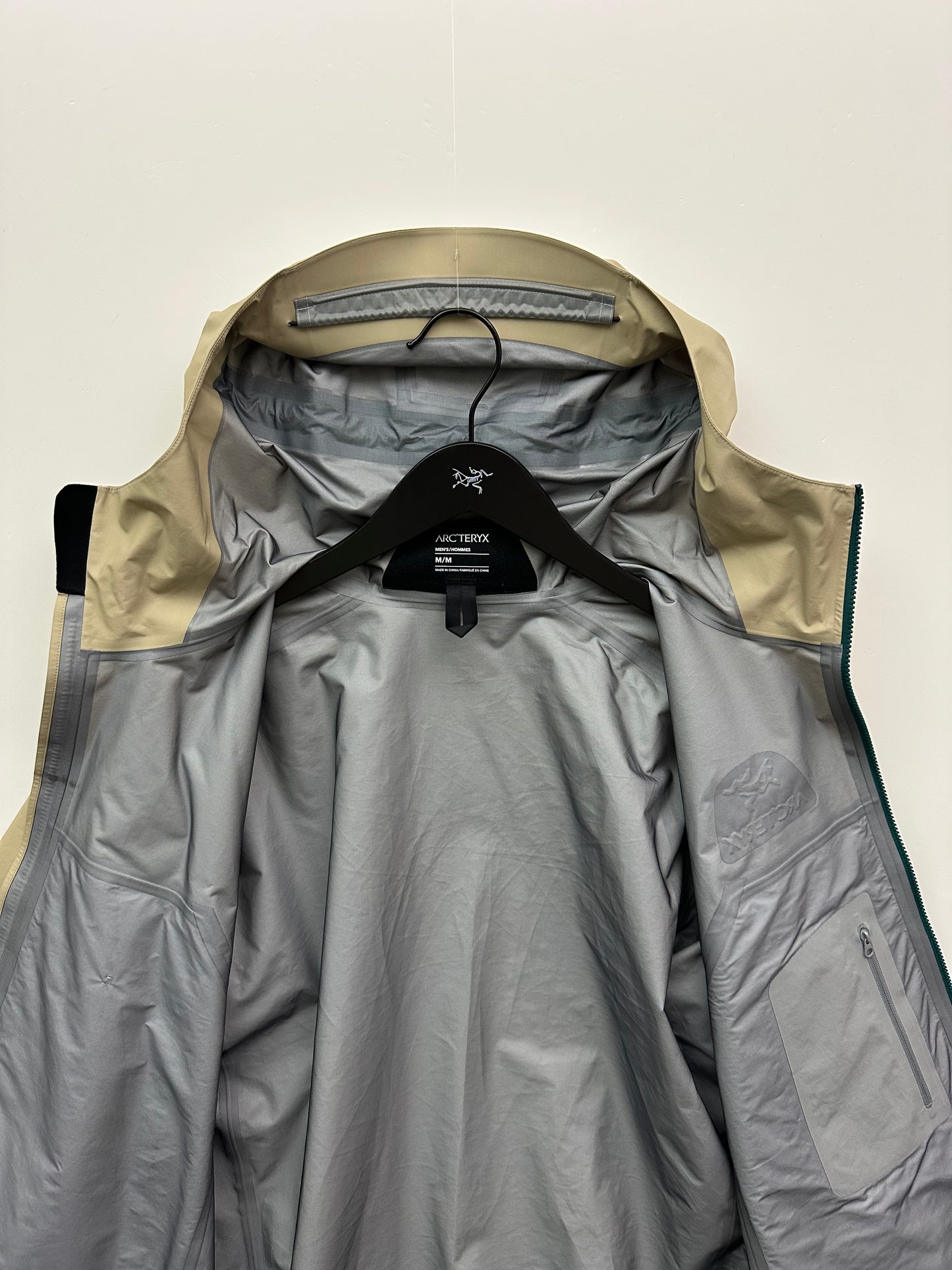 Arc’teryx Beta Jacket Wicker Men’s M Medium Gore-Tex