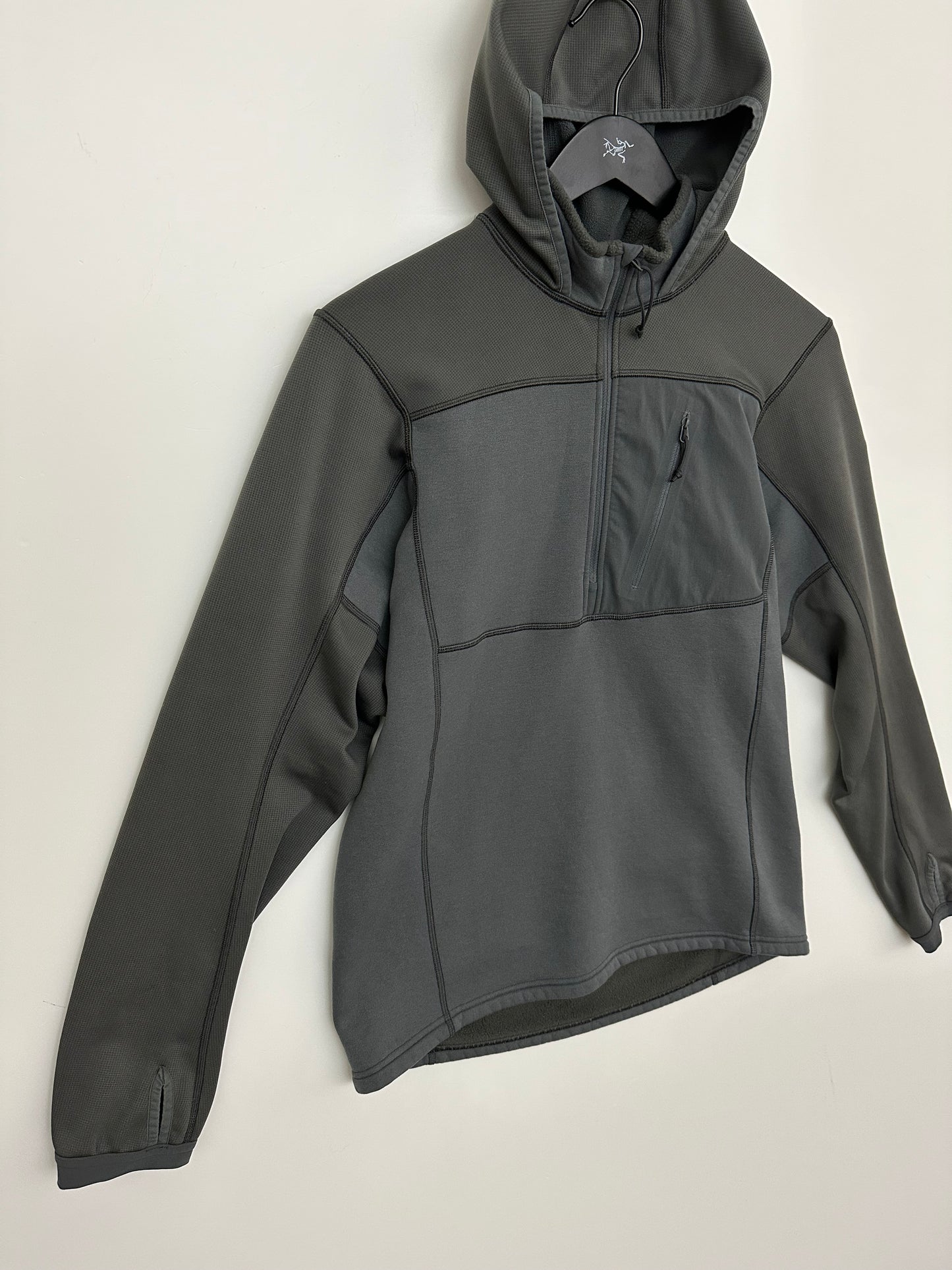 Arc’teryx LEAF Naga Hoody Gen 3 Wolf Grey Men’s M Medium