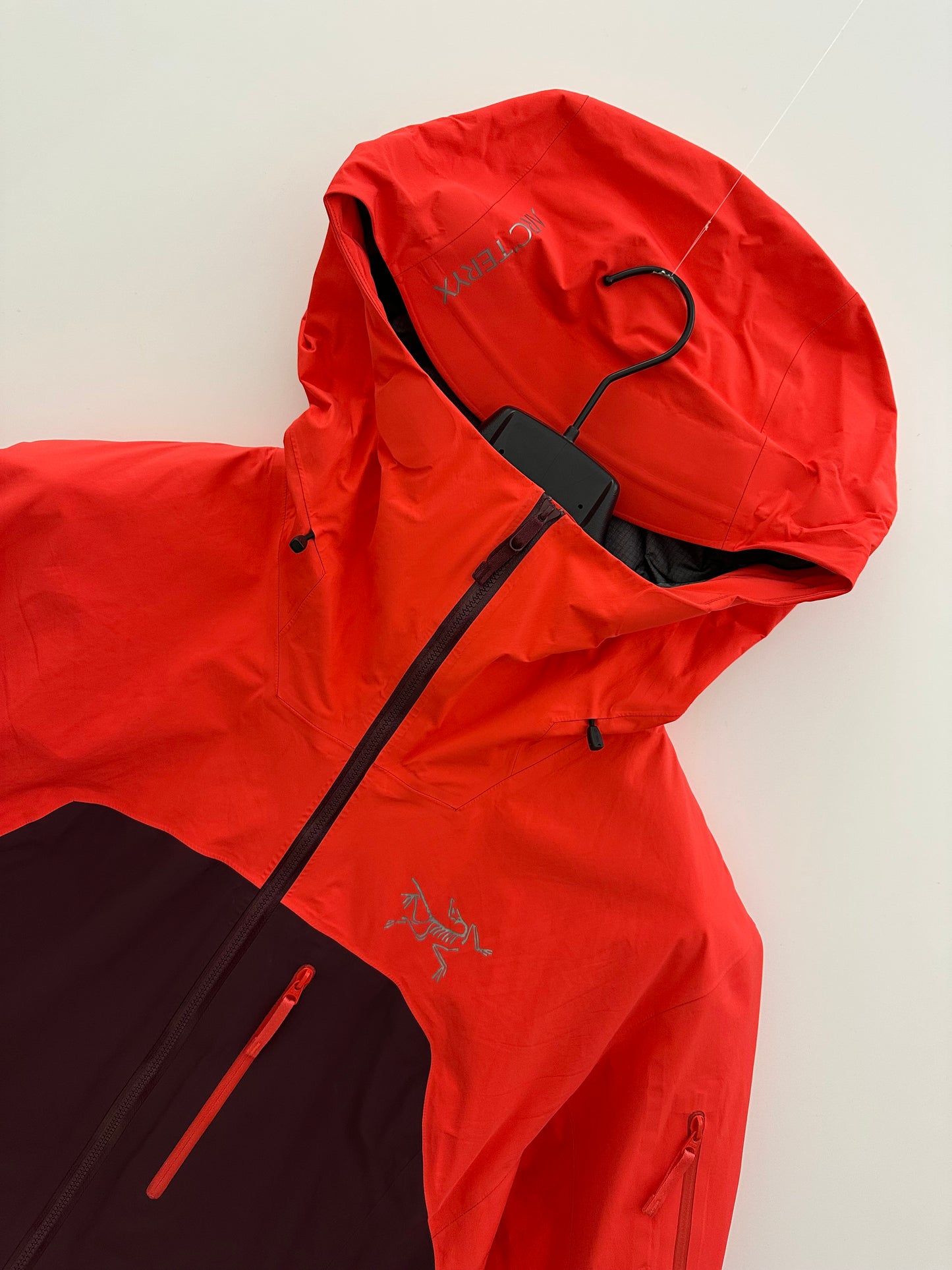 Arc’teryx Shashka Jacket Crimson Aura Women’s XL Extra Large Gore-Tex Pro RECCO