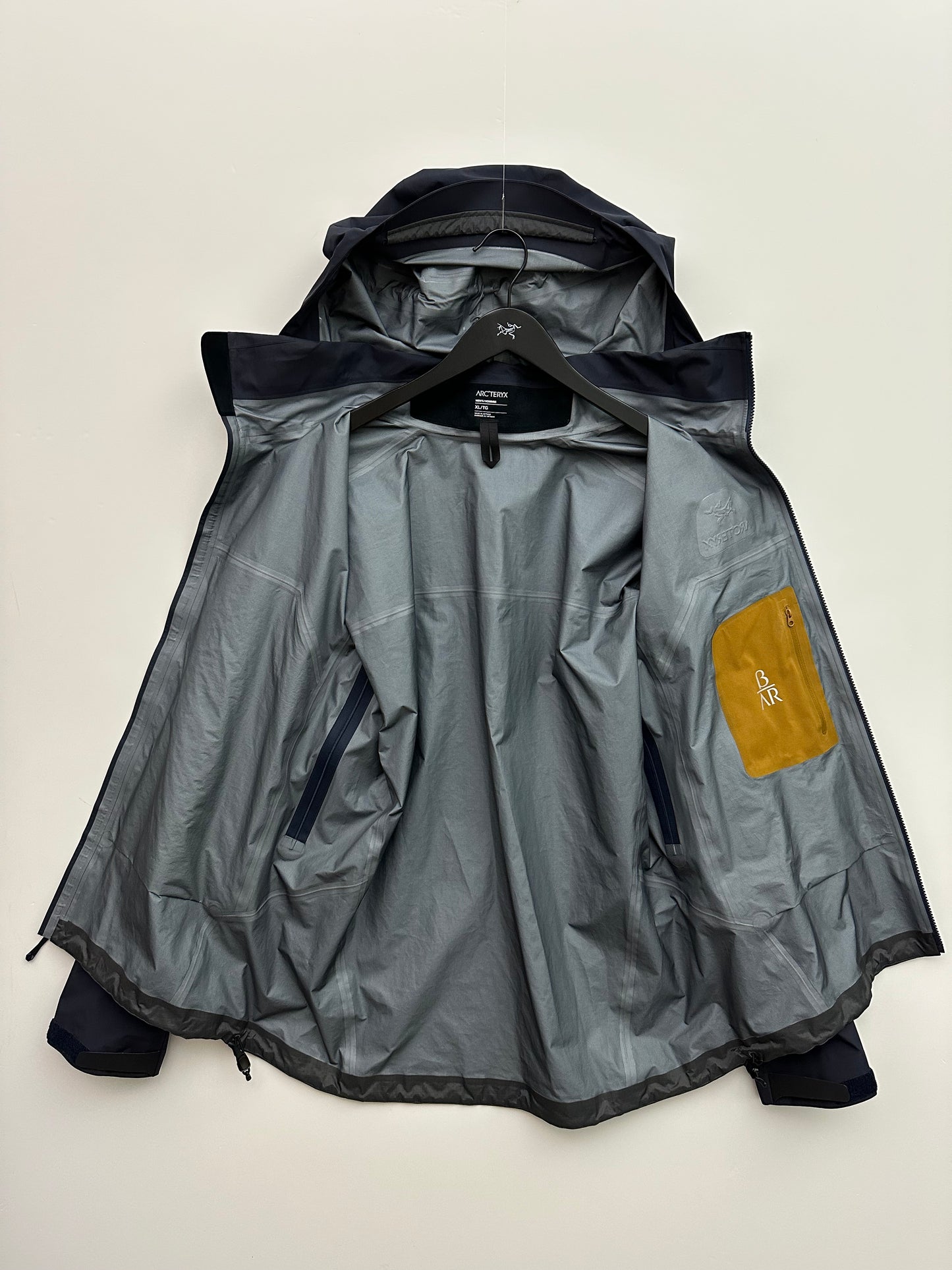 Arc’teryx Beta AR Jacket Black Sapphire Men’s XL Extra Large Gore-Tex Pro RECCO