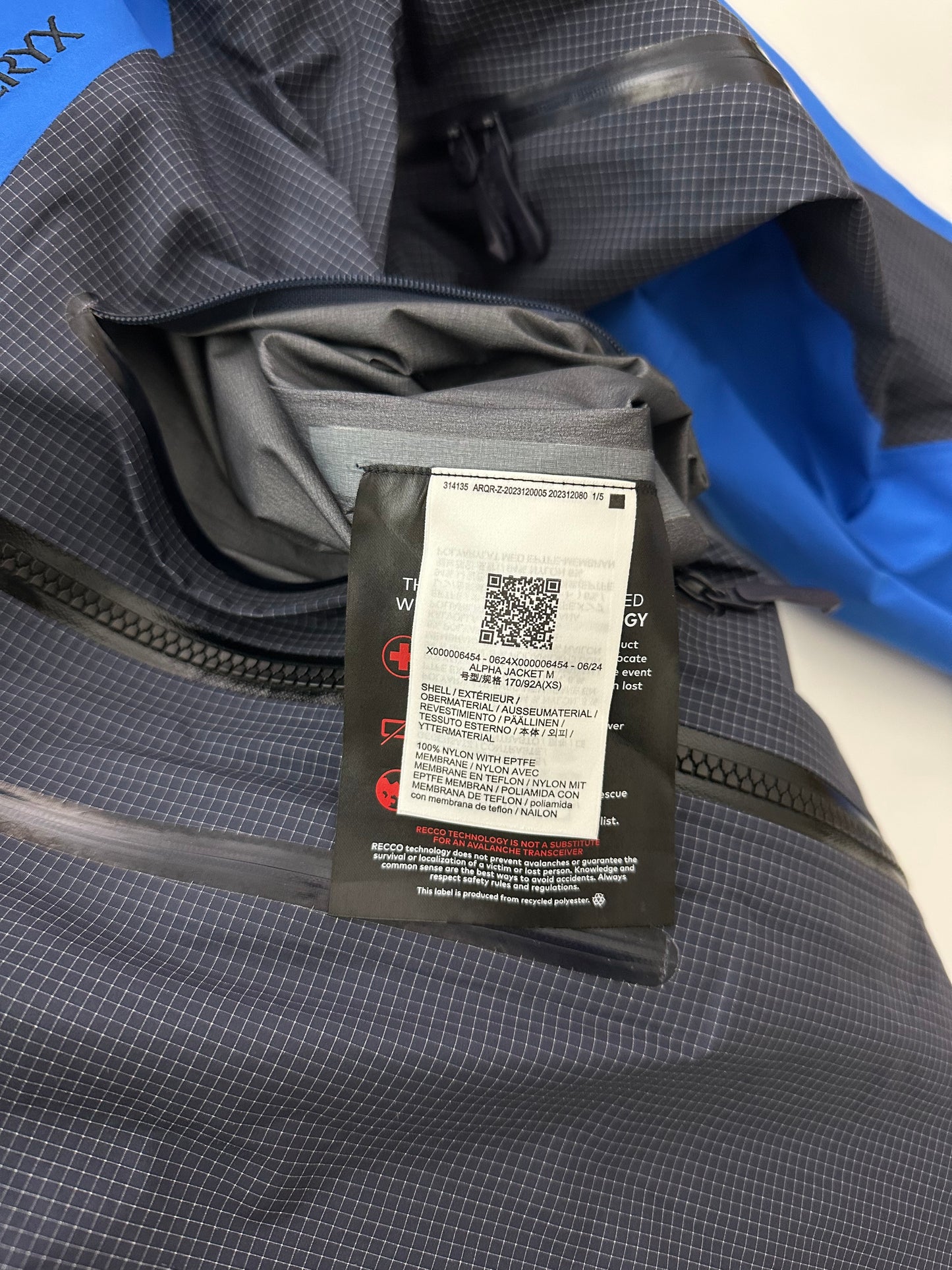 Arc’teryx Alpha Jacket Black Sapphire / Light Vitality Men’s XS Gore-Tex RECCO