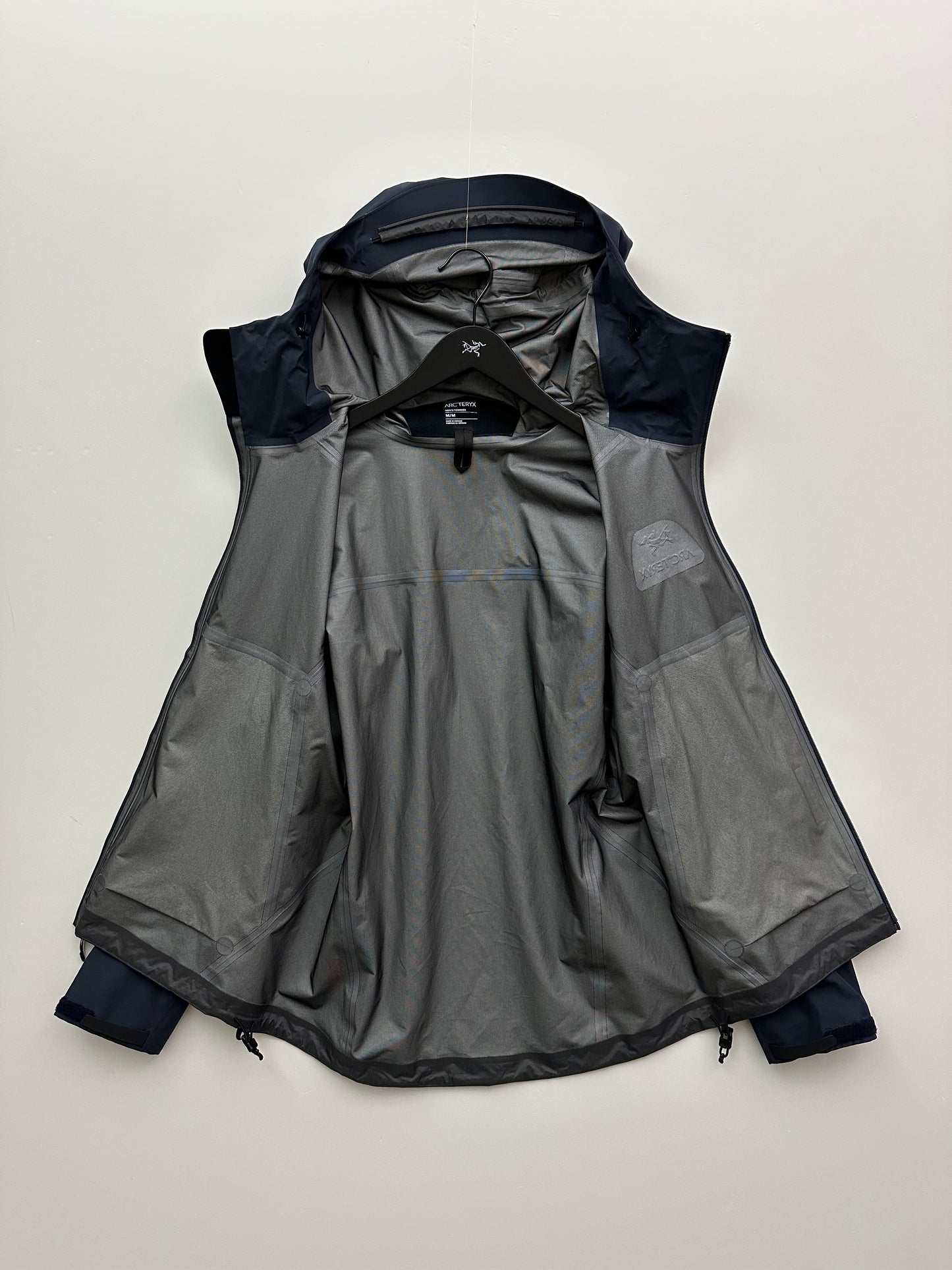 Arc’teryx Beta LT Jacket Black Sapphire Men's M Medium Gore-Tex