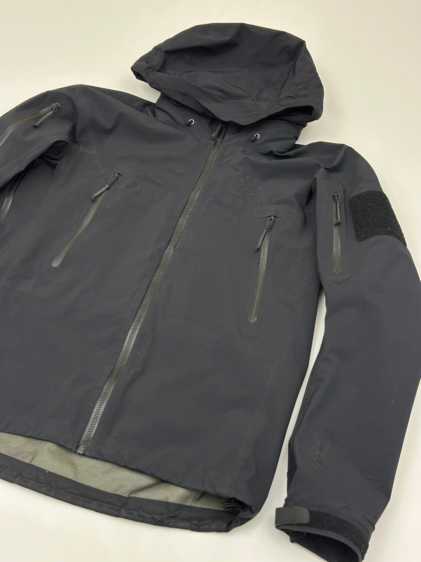 Arc’teryx LEAF Alpha Jacket Black Men’s L Large Gore-Tex