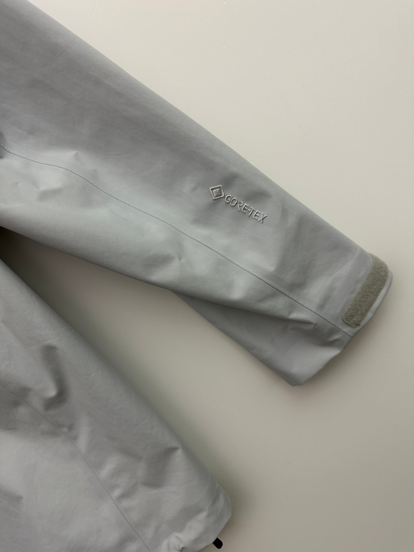 Arc’teryx Beta Jacket Grey Women’s XS Extra Small Gore-Tex RECCO