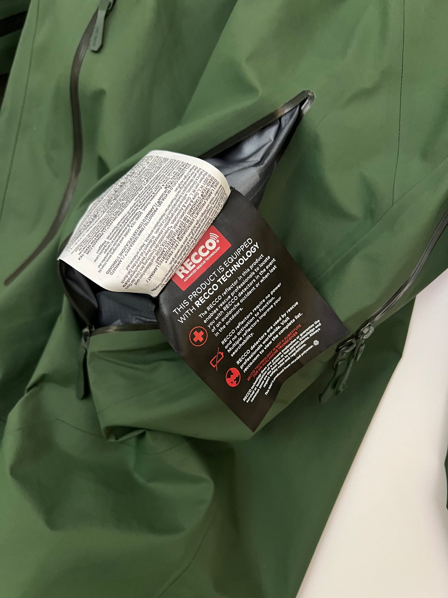 Arc’teryx Beta SL Jacket Eden Men’s S Small Gore-Tex RECCO