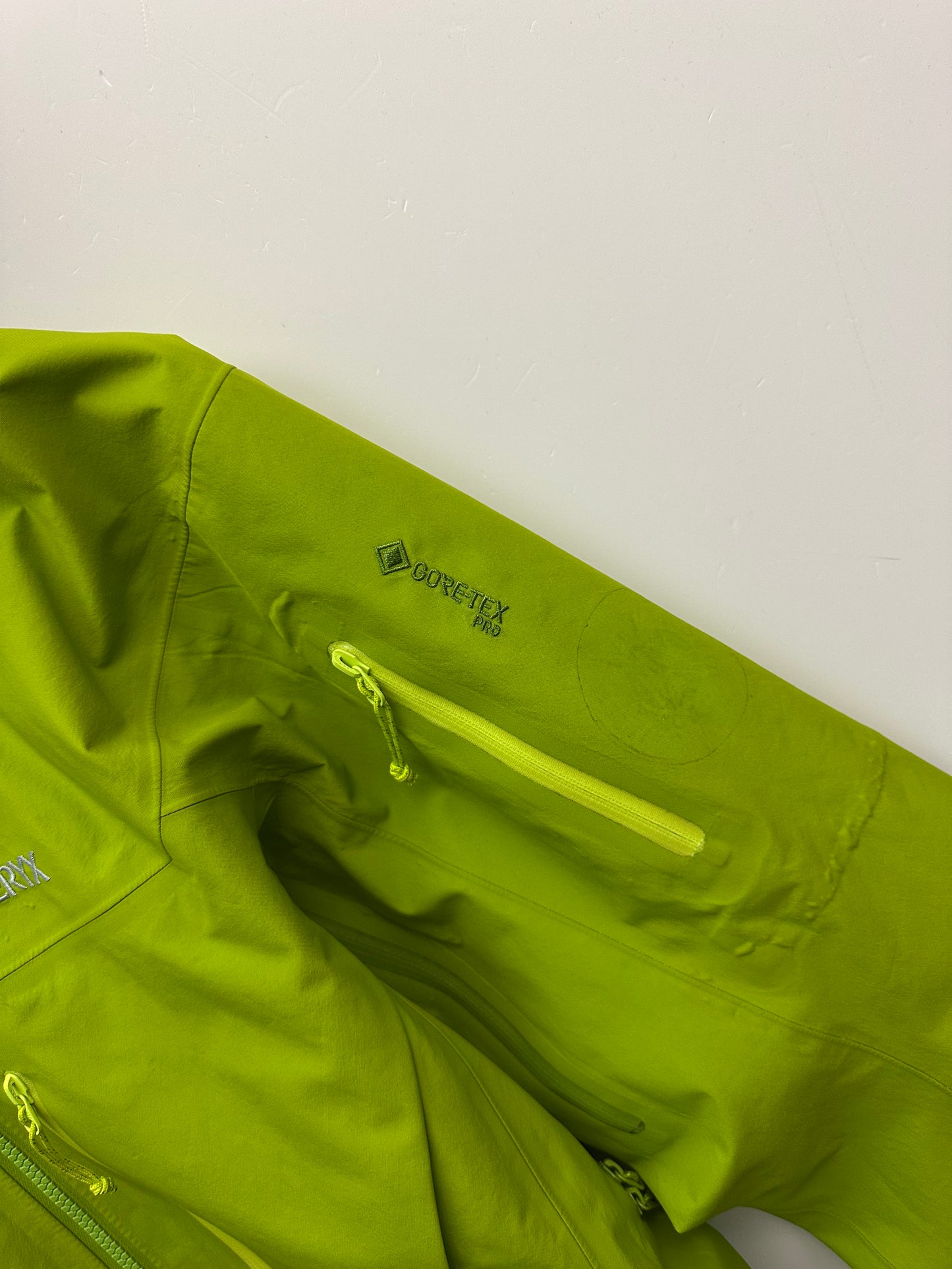Arc’teryx Alpha SV Jacket Green Men’s S Small Gore-Tex Pro
