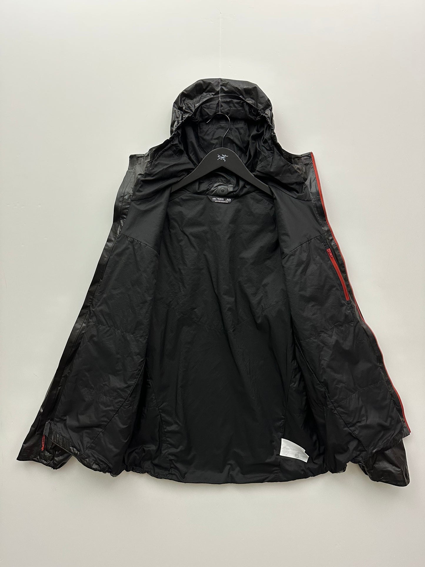 Arc’teryx Norvan SL Insulated Hoody Black / Red Men’s XL Extra Large Gore-Tex