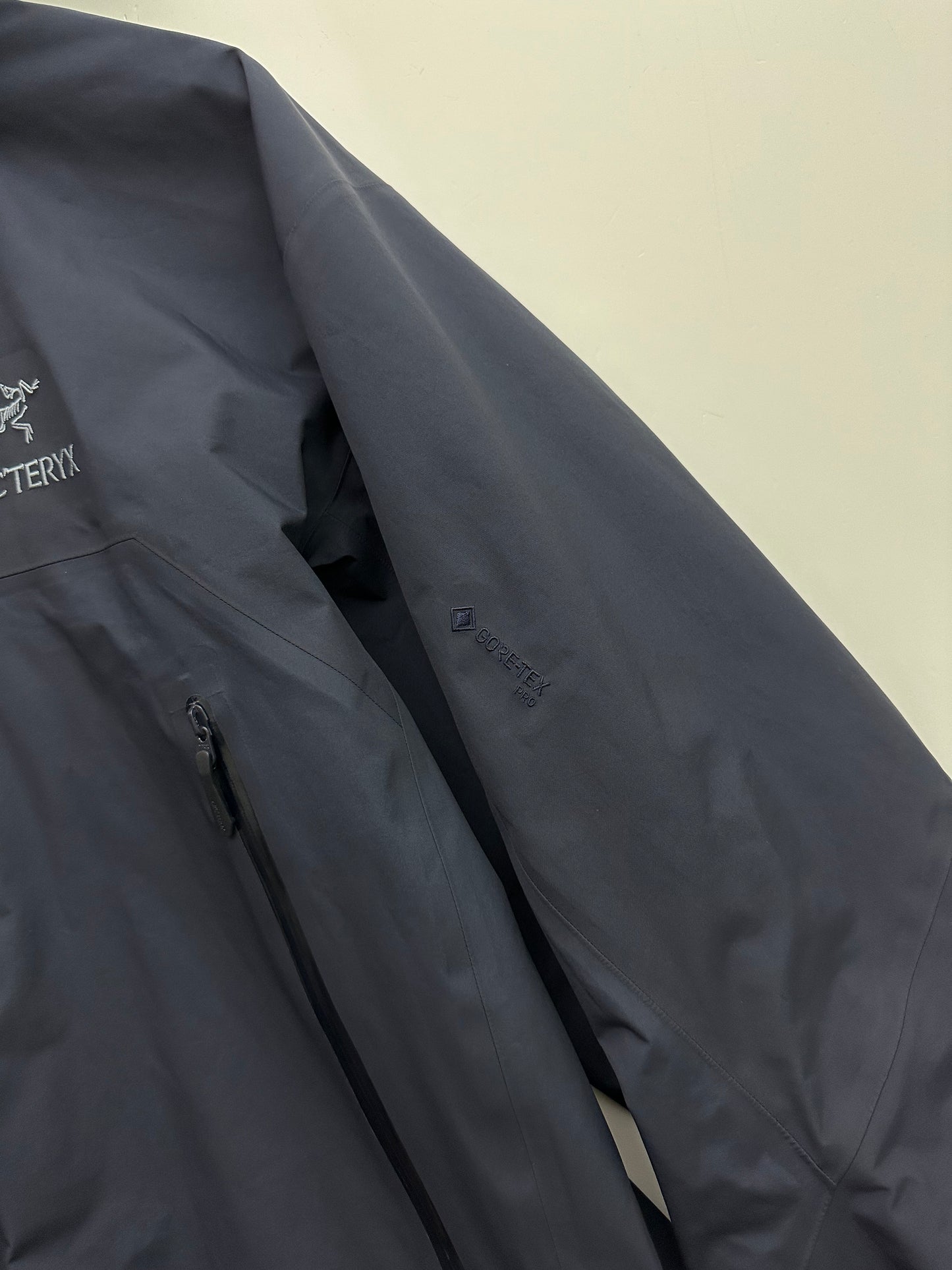 Arc’teryx Beta AR Jacket Black Sapphire Men’s XL Extra Large Gore-Tex Pro RECCO