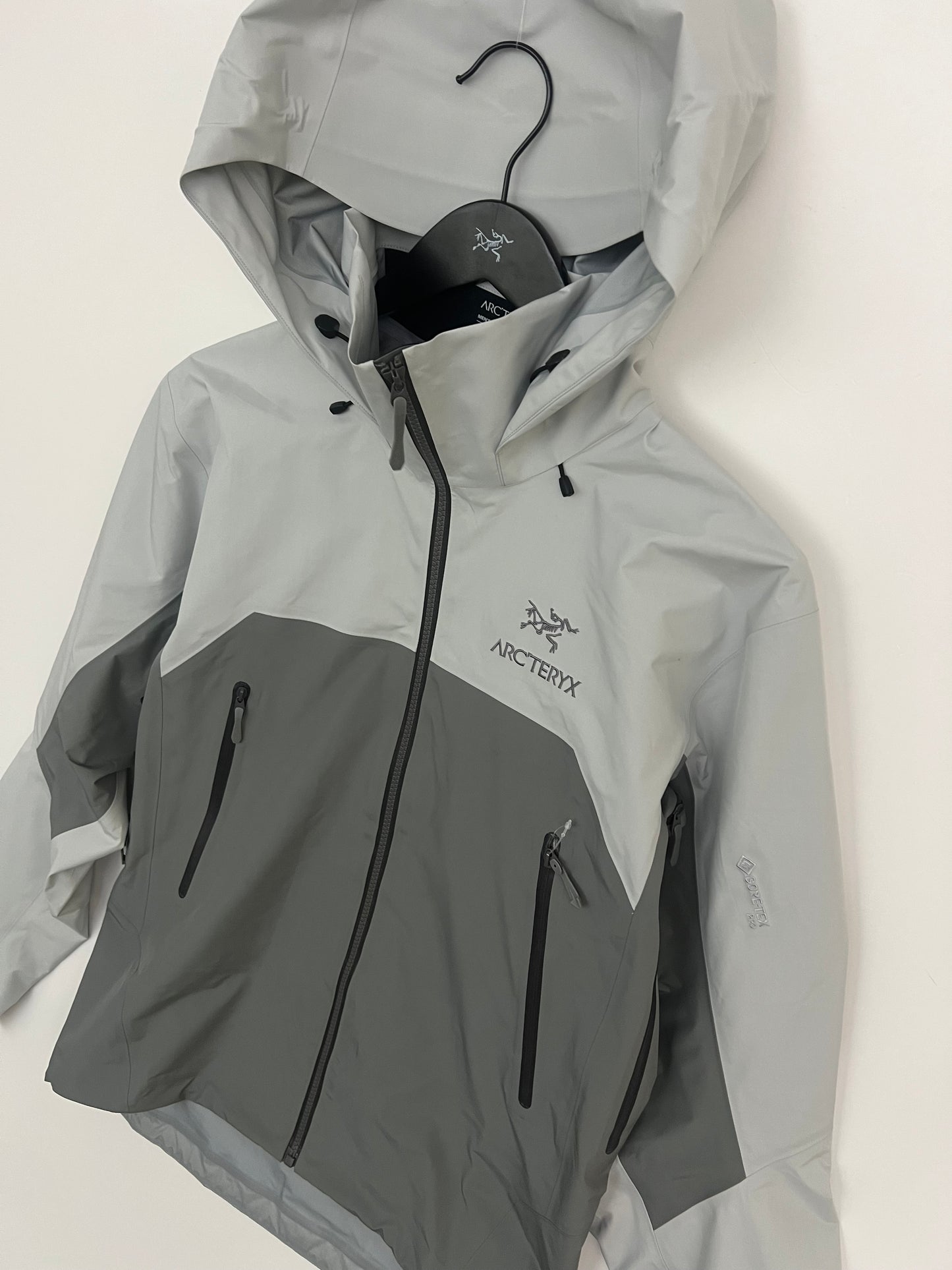 Arc’teryx Beta AR Jacket Solitude / Void Men’s S Small Gore-Tex Pro RECCO