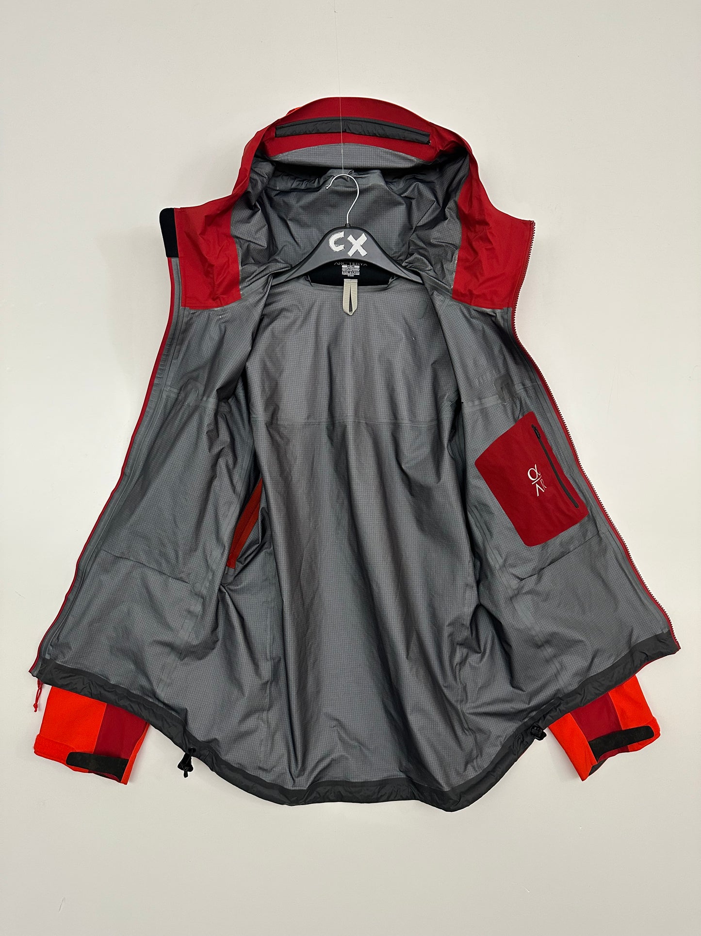 Arc'teryx Alpha AR Jacket Men's Size M Medium Cayenne / Magma Red GORE-TEX Pro