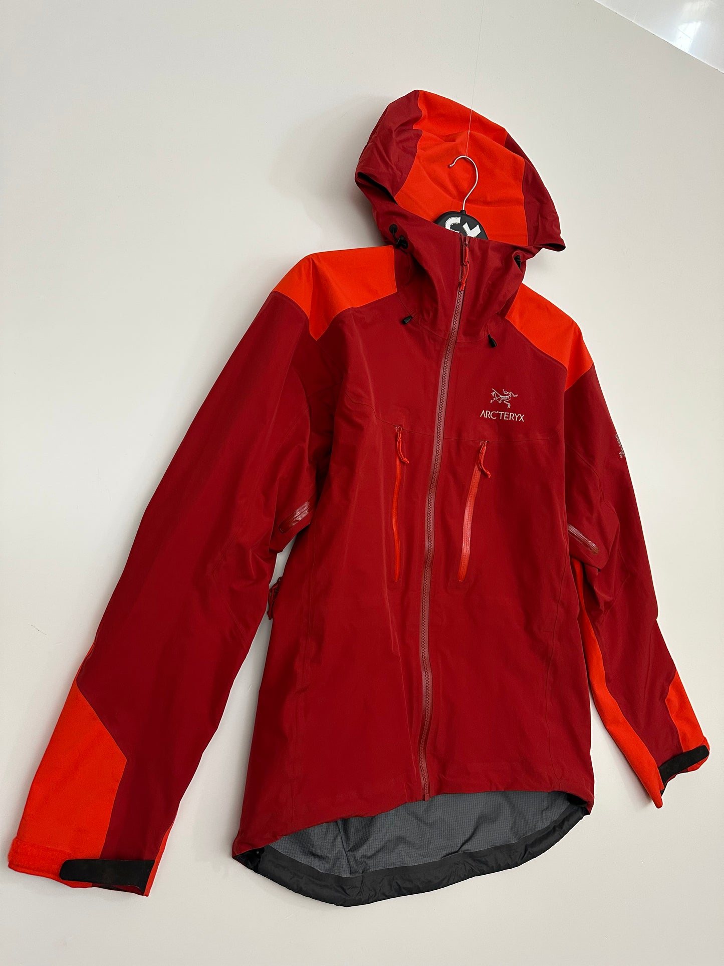 Arc'teryx Alpha AR Jacket Men's Size M Medium Cayenne / Magma Red GORE-TEX Pro