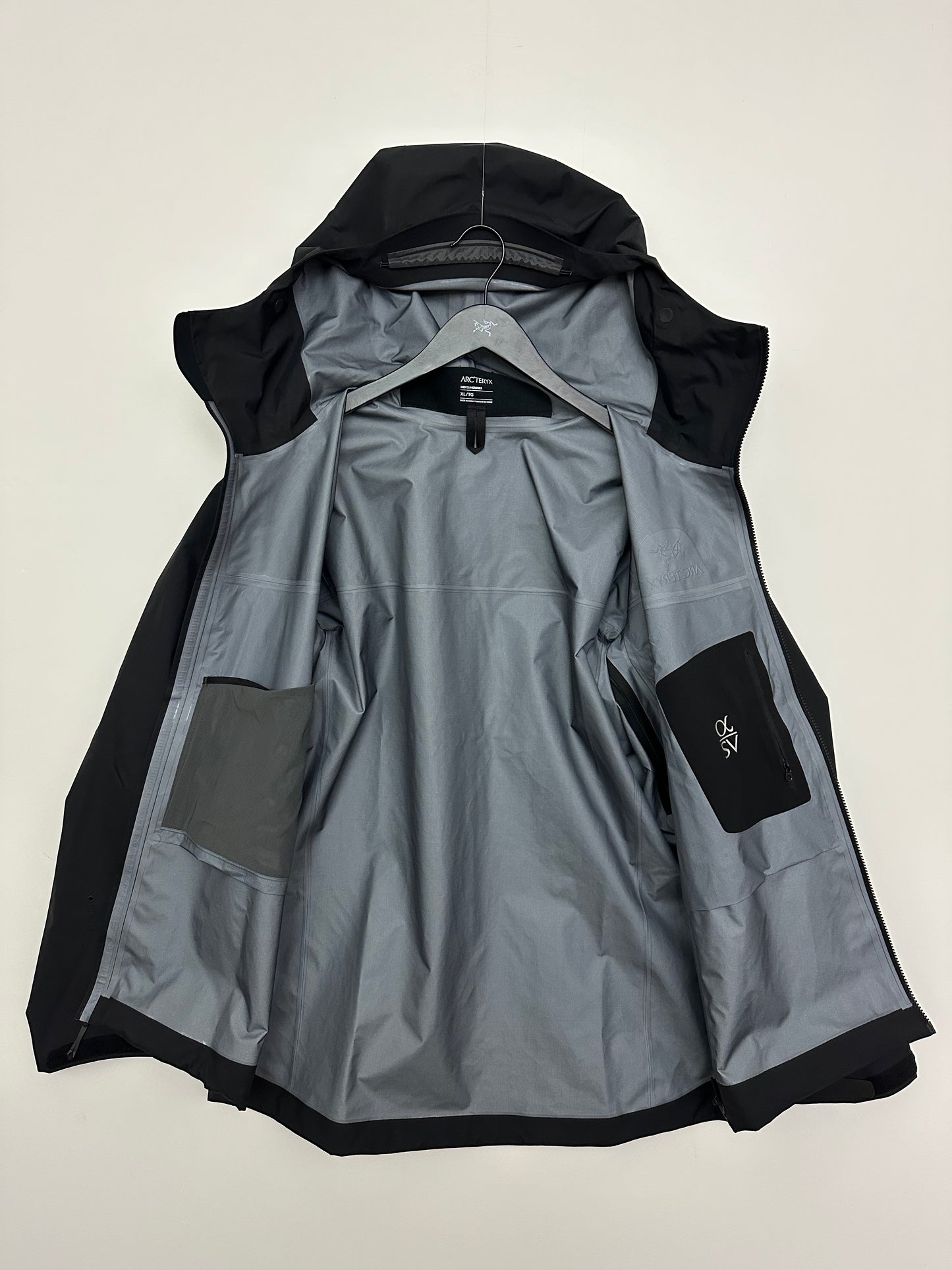 Arc’teryx Alpha SV Jacket Black Men’s XL Extra Large Gore-Tex Pro RECCO