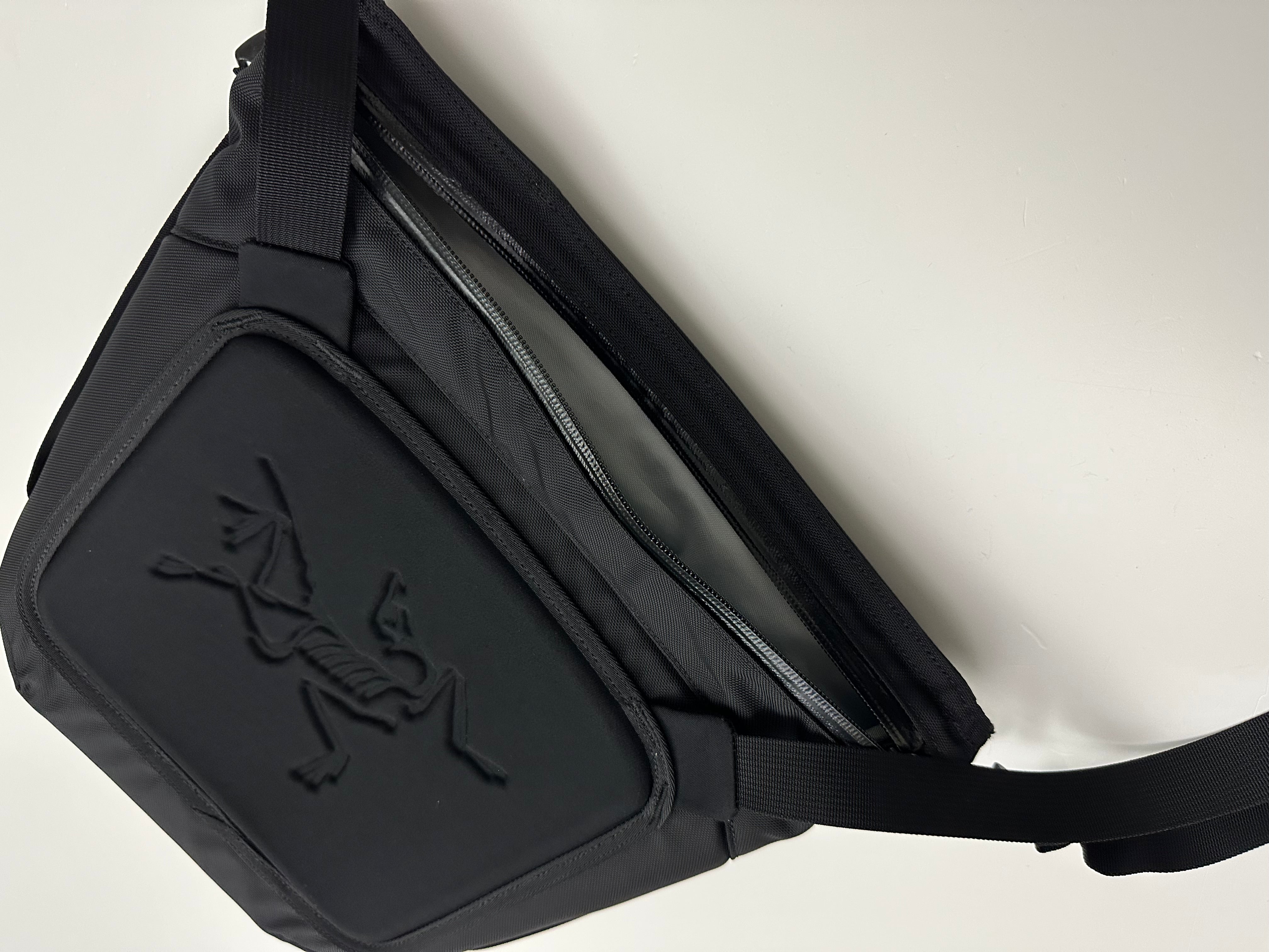 Arc'teryx Arro 8 Shoulder Bag 24K Black – Chamonyx