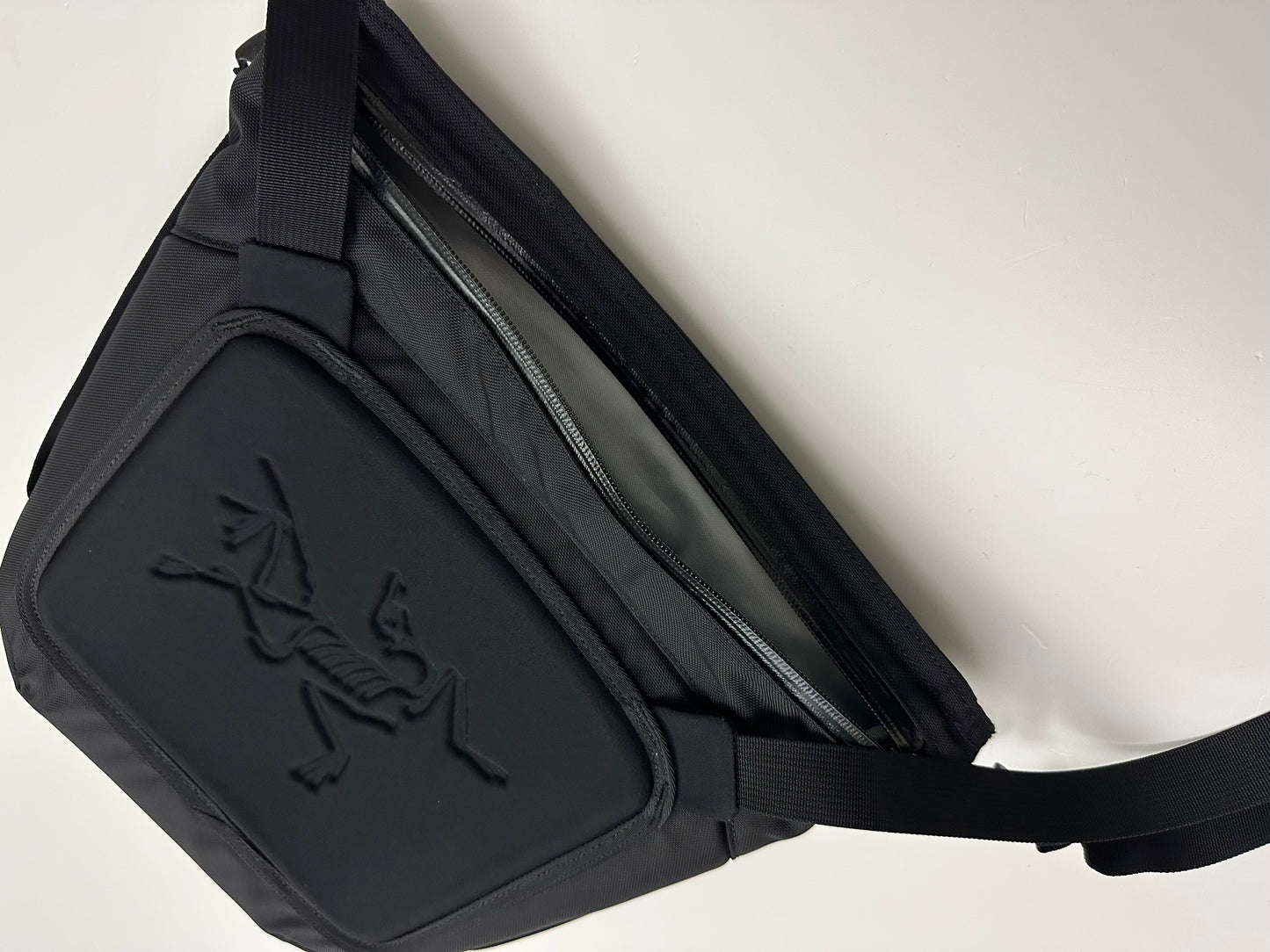 Arc’teryx Arro 8 Shoulder Bag 24K Black