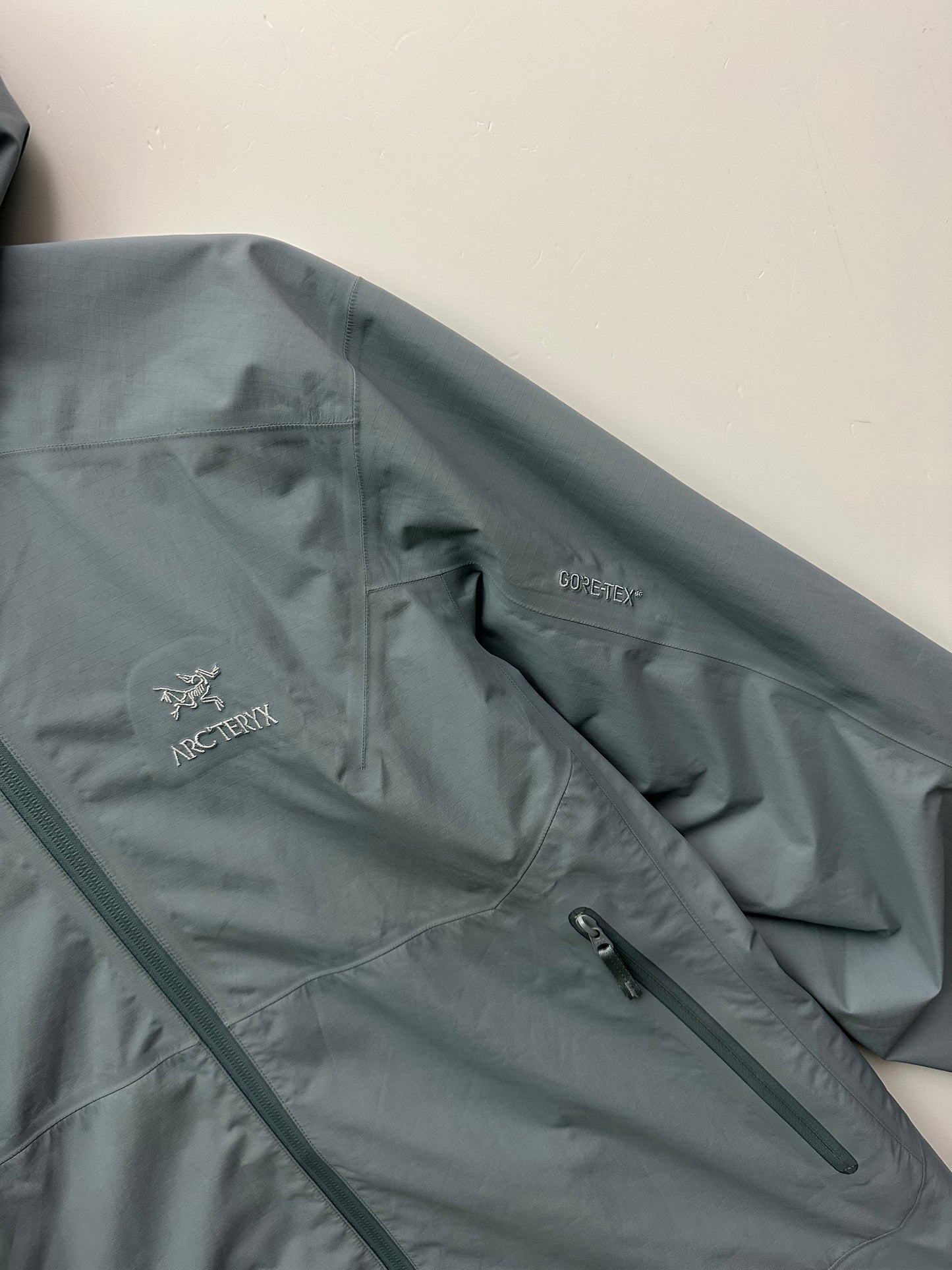 Arc’teryx Zeta SL Jacket Grey Women’s XL Extra Large Gore-Tex