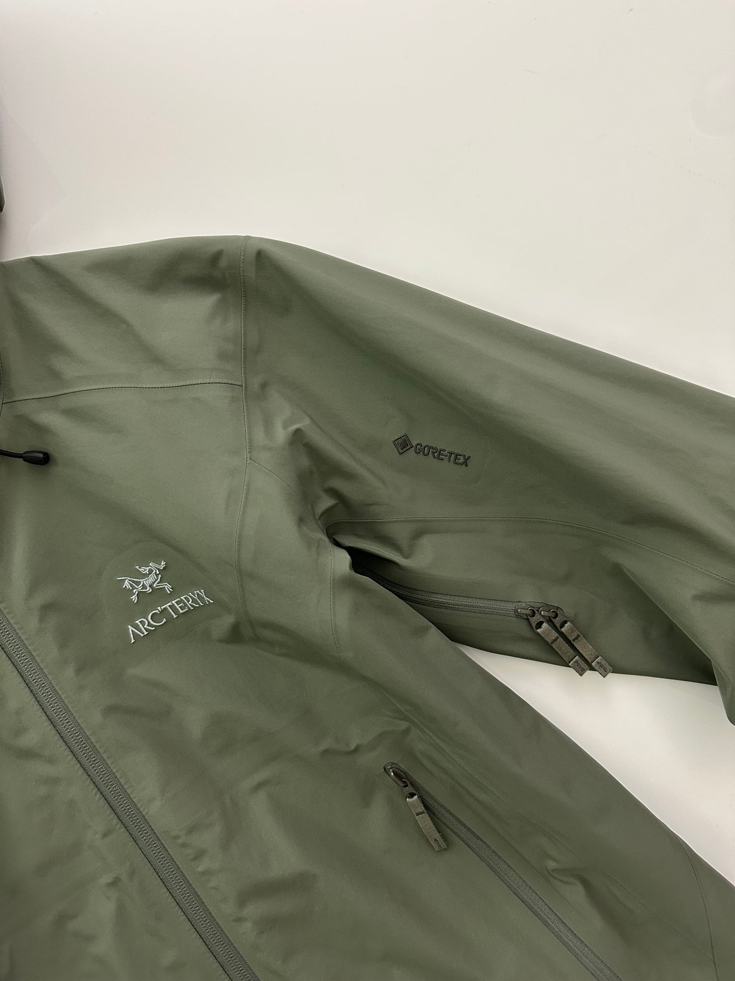 Arc’teryx Beta LT Jacket Forage Green Women’s M Medium Gore-Tex
