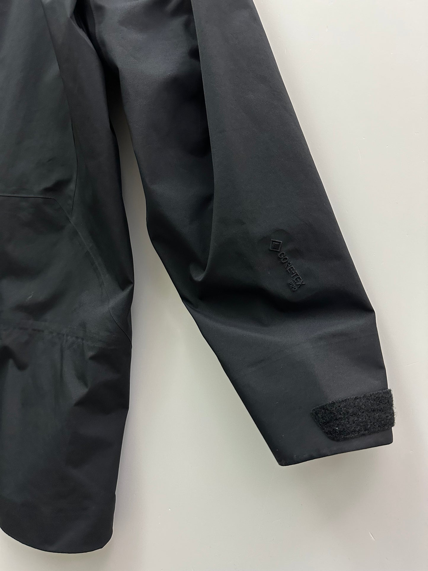 Arc’teryx Sabre SV Jacket Black XL Extra Large Gore-Tex RECCO