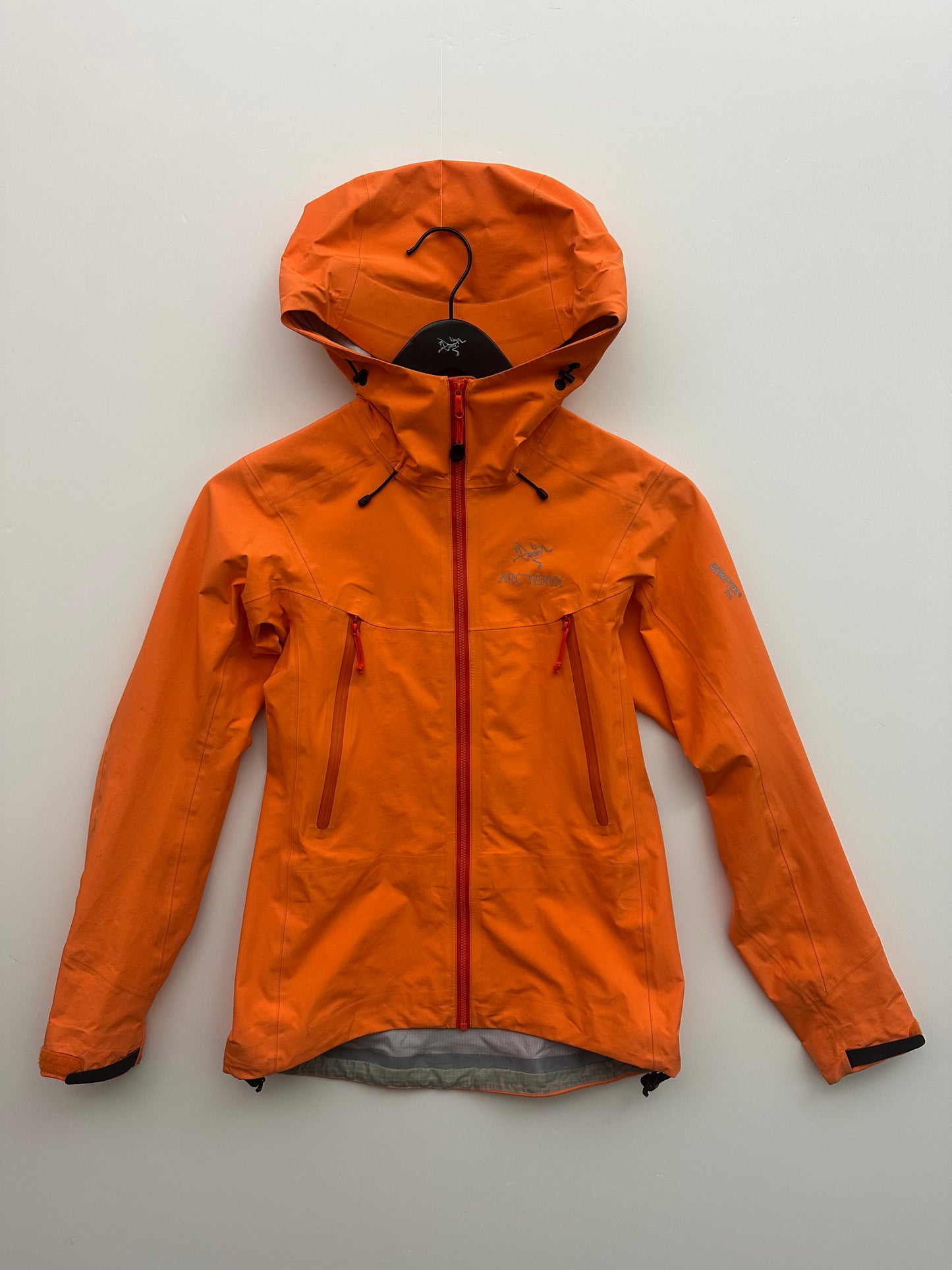 Arc’teryx Beta LT Jacket Orange Women’s S Small Gore-Tex Pro Edition