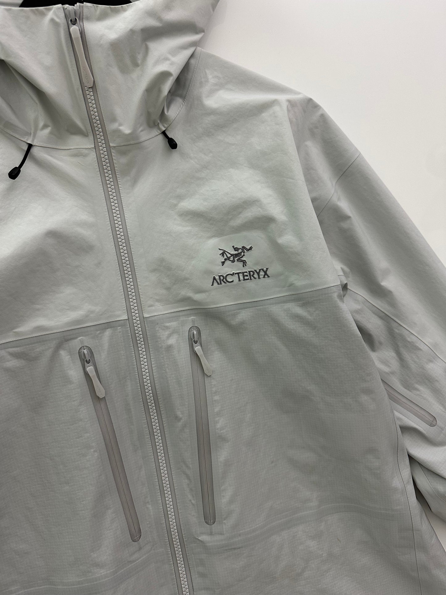 Arc’teryx Alpha Jacket Solitude Grey Women’s XXL Gore-Tex Pro RECCO