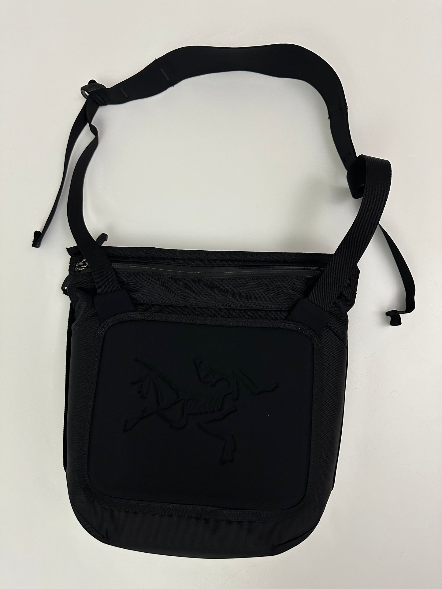 Arc’teryx Arro 8 Shoulder Bag 24K Black